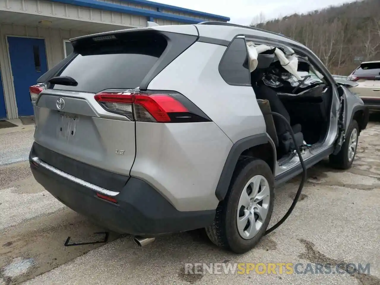 4 Photograph of a damaged car 2T3H1RFV6KW036233 TOYOTA RAV4 2019