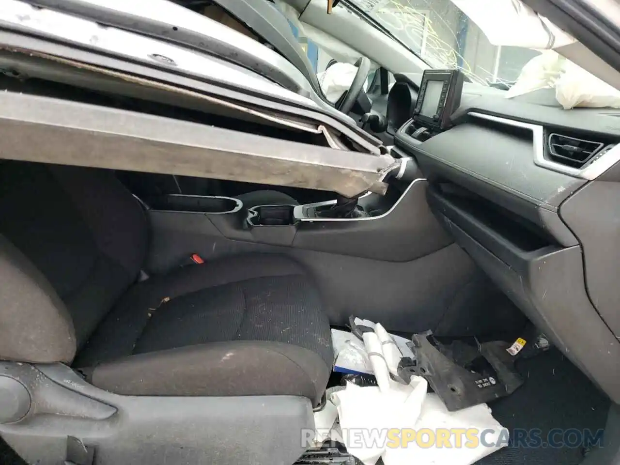 5 Photograph of a damaged car 2T3H1RFV6KW036233 TOYOTA RAV4 2019