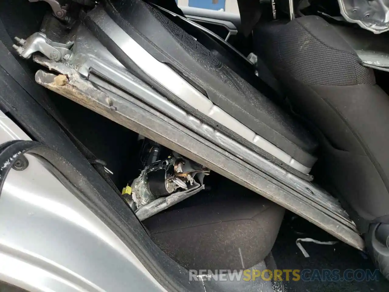 6 Photograph of a damaged car 2T3H1RFV6KW036233 TOYOTA RAV4 2019