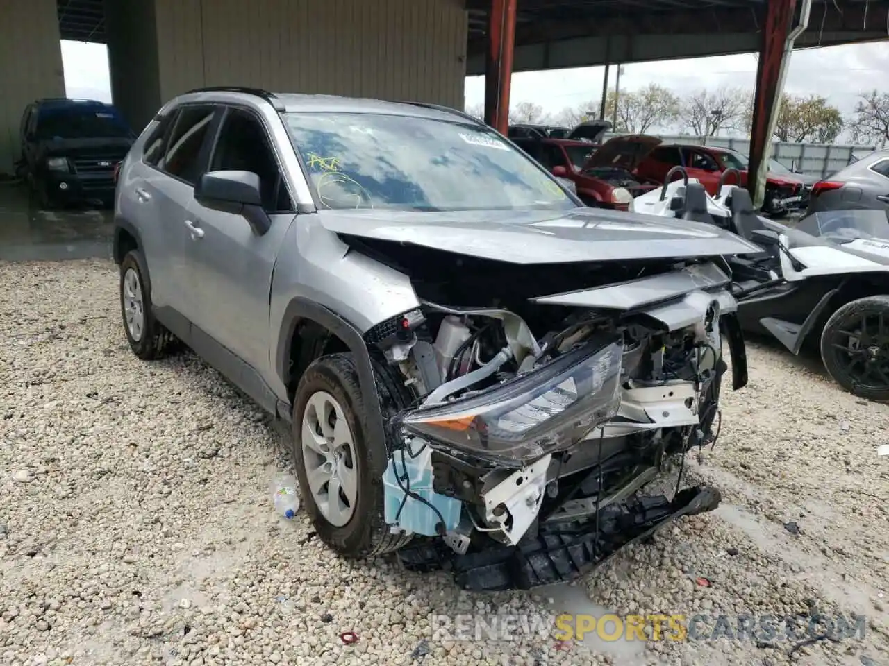 1 Photograph of a damaged car 2T3H1RFV6KW039925 TOYOTA RAV4 2019