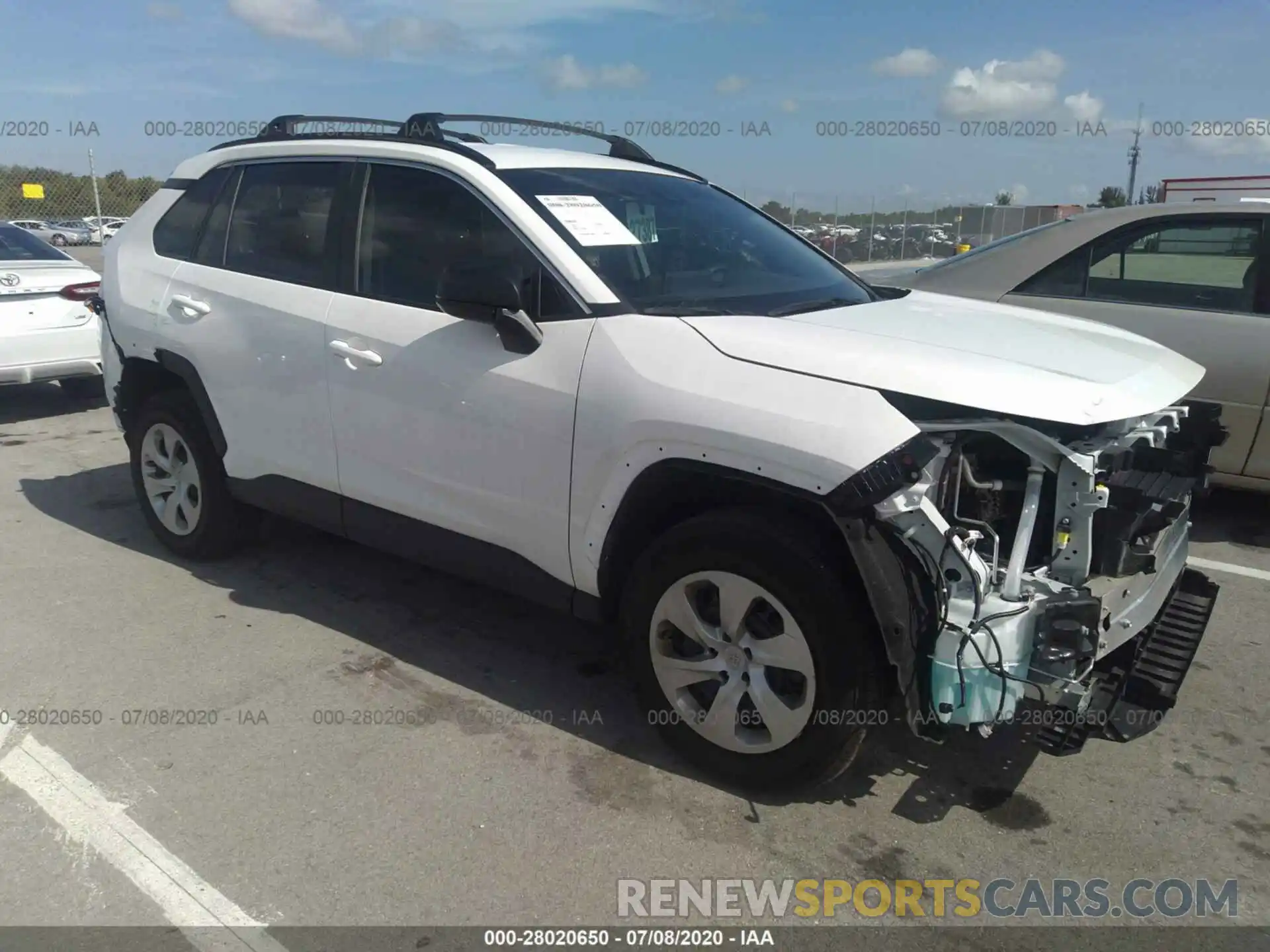 1 Photograph of a damaged car 2T3H1RFV6KW040489 TOYOTA RAV4 2019