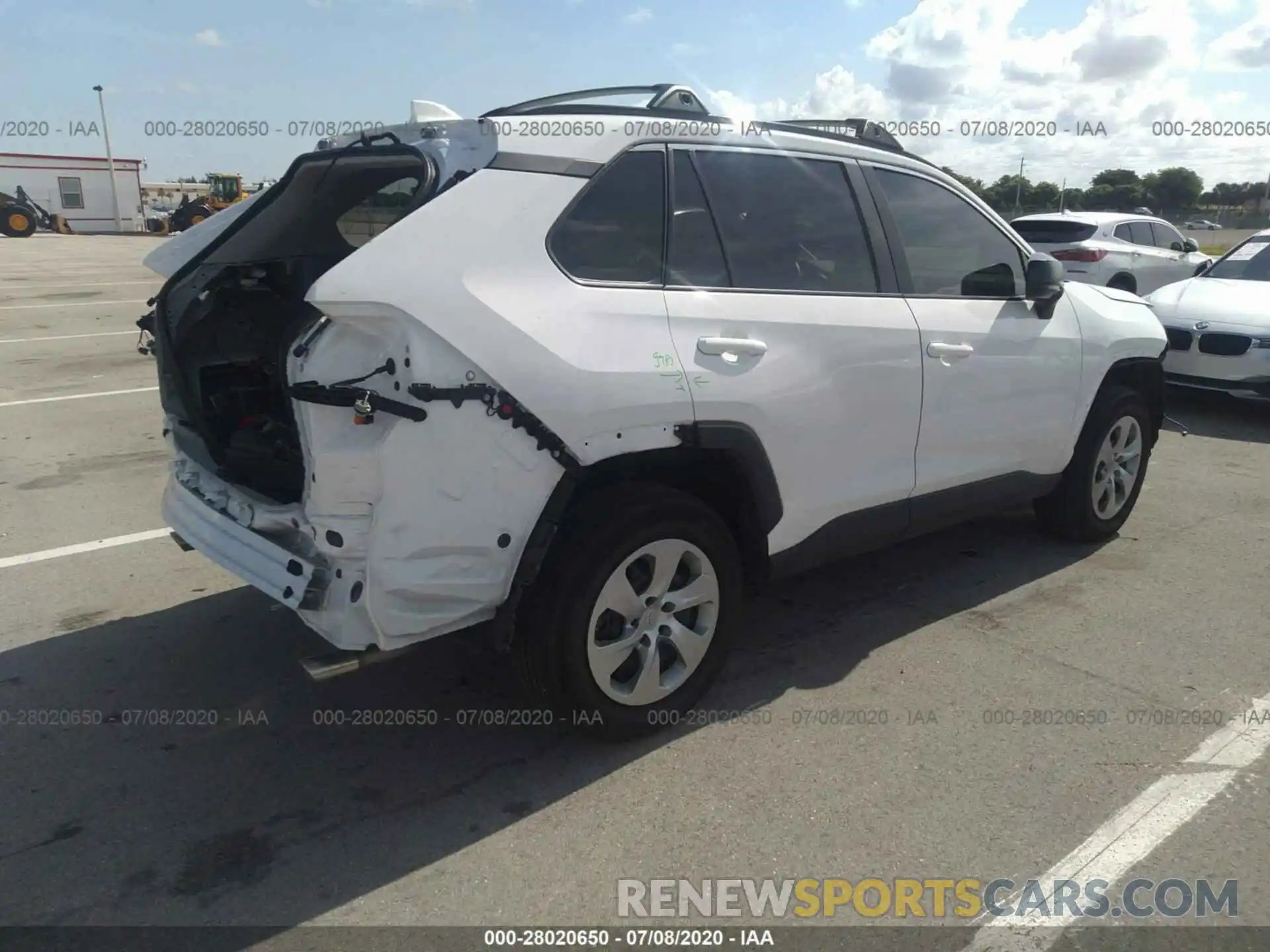 4 Photograph of a damaged car 2T3H1RFV6KW040489 TOYOTA RAV4 2019