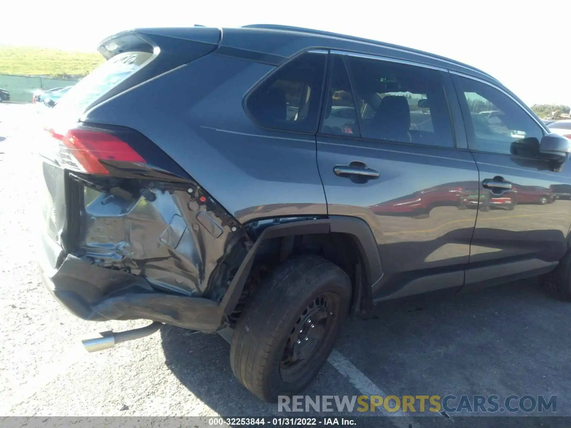 6 Photograph of a damaged car 2T3H1RFV6KW040511 TOYOTA RAV4 2019