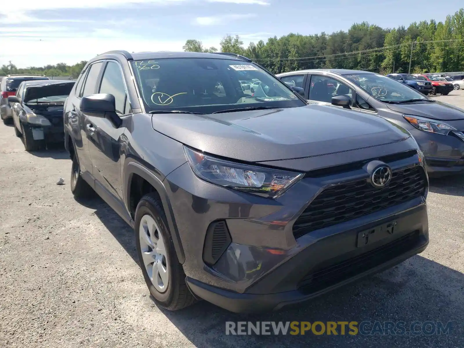 1 Photograph of a damaged car 2T3H1RFV6KW041528 TOYOTA RAV4 2019