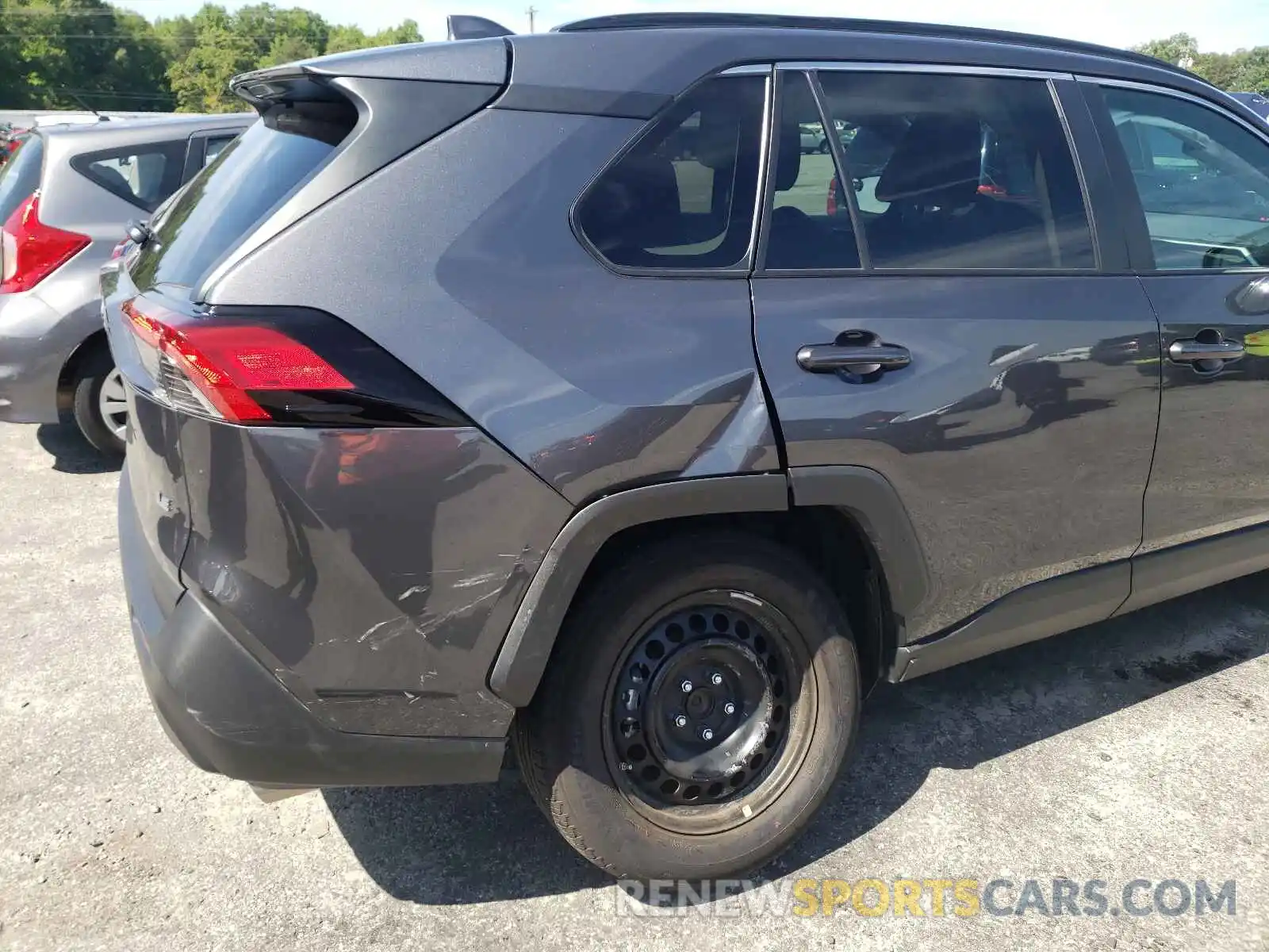 9 Photograph of a damaged car 2T3H1RFV6KW041528 TOYOTA RAV4 2019