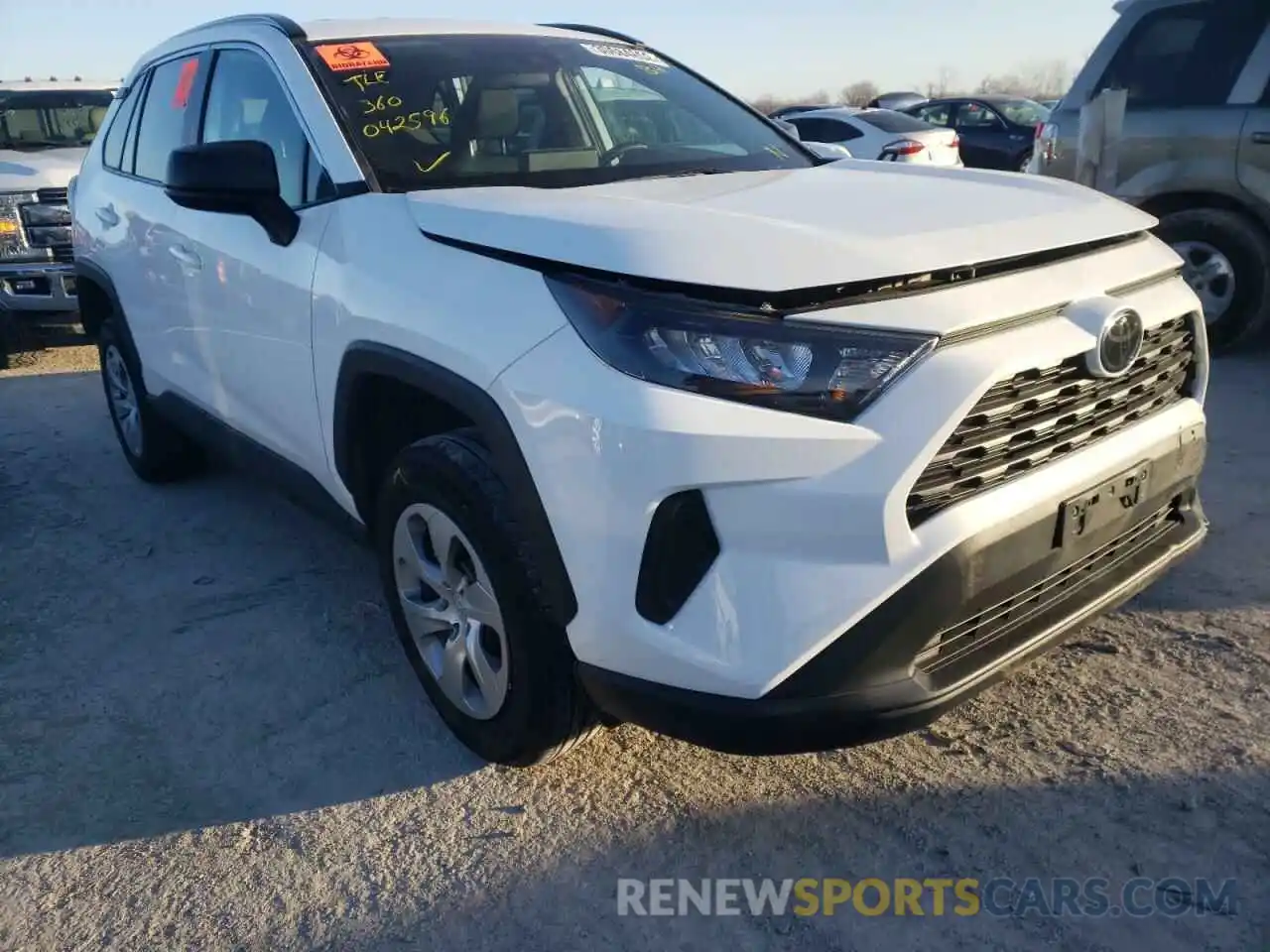 1 Photograph of a damaged car 2T3H1RFV6KW042596 TOYOTA RAV4 2019