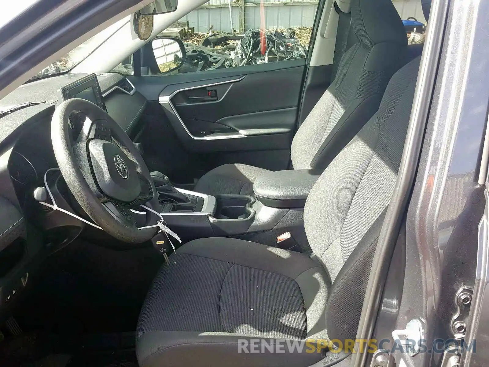 5 Photograph of a damaged car 2T3H1RFV6KW042727 TOYOTA RAV4 2019