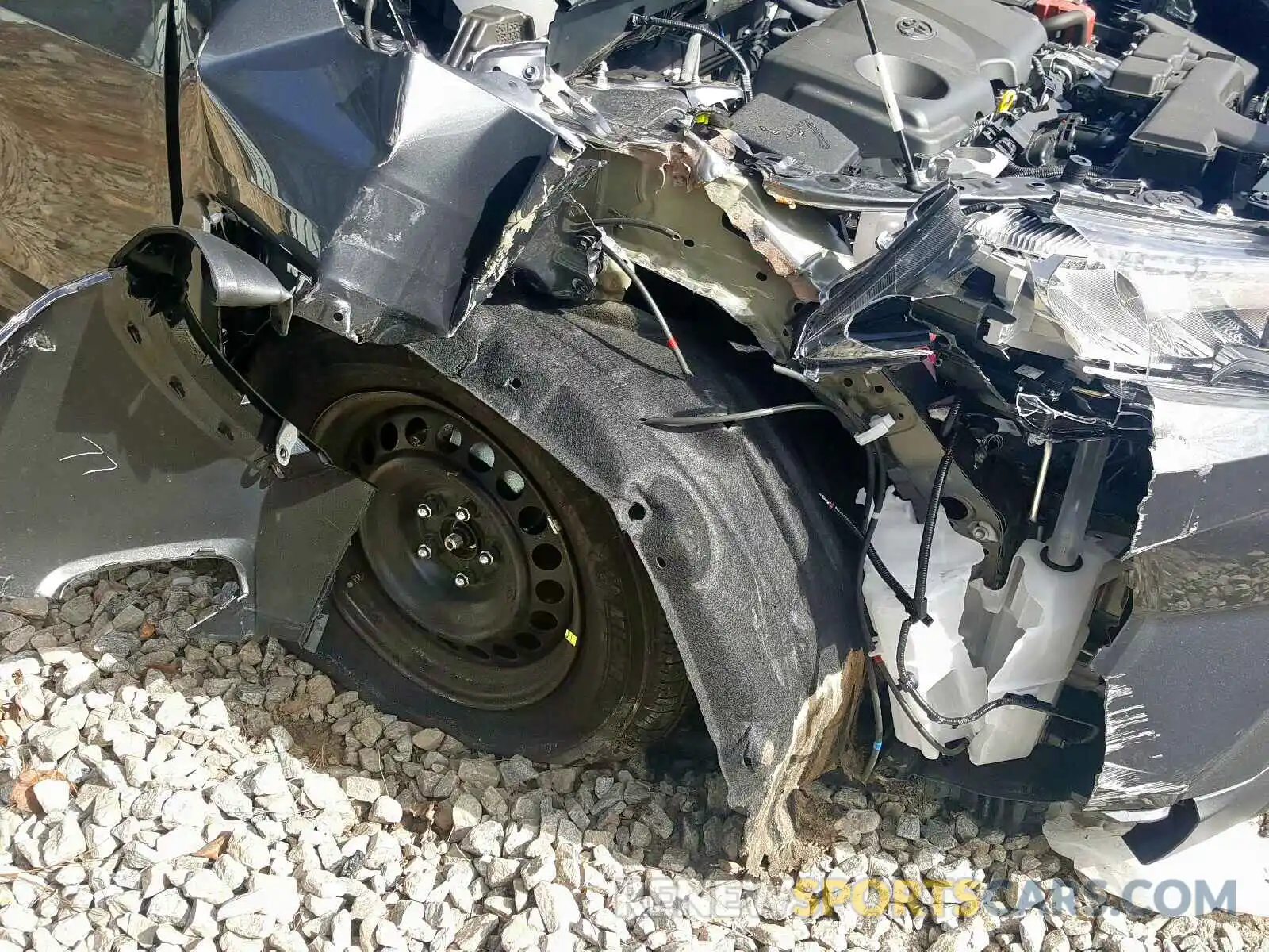 9 Photograph of a damaged car 2T3H1RFV6KW042727 TOYOTA RAV4 2019