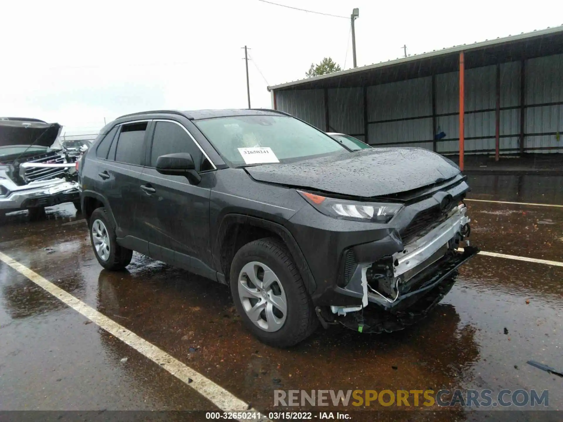 1 Photograph of a damaged car 2T3H1RFV6KW044252 TOYOTA RAV4 2019