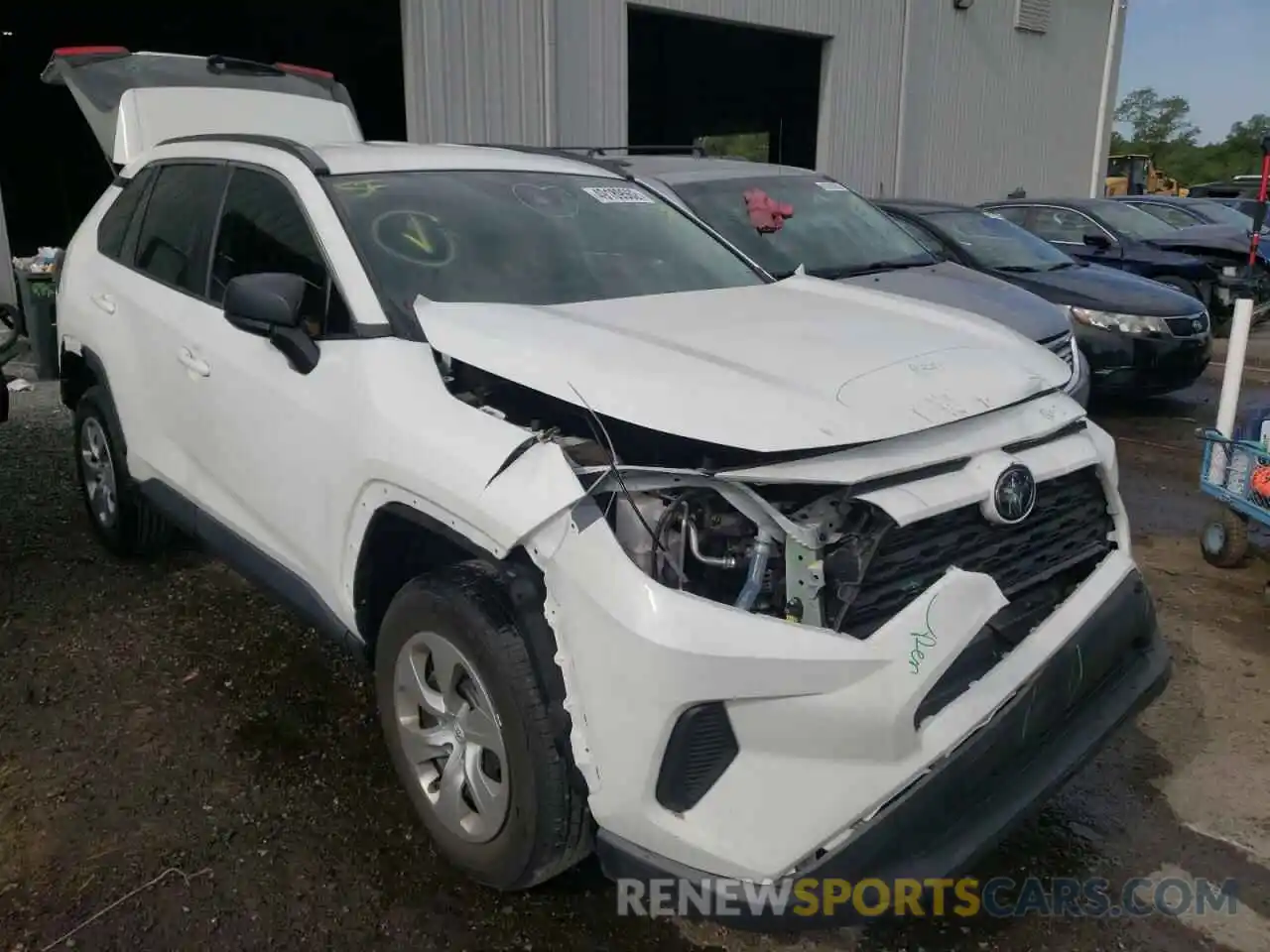 1 Photograph of a damaged car 2T3H1RFV6KW044669 TOYOTA RAV4 2019