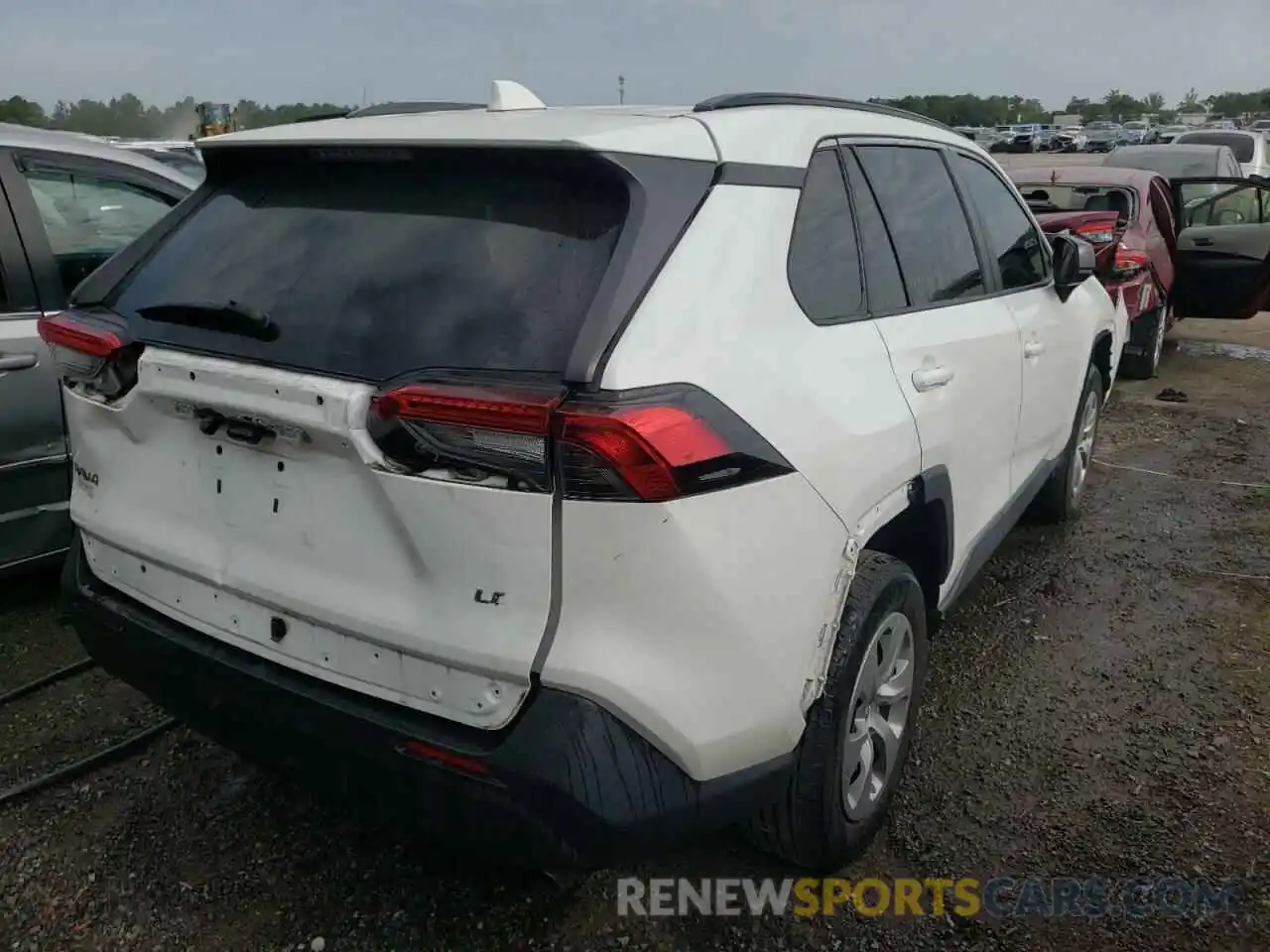 4 Photograph of a damaged car 2T3H1RFV6KW044669 TOYOTA RAV4 2019