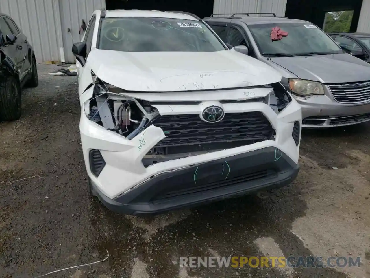 9 Photograph of a damaged car 2T3H1RFV6KW044669 TOYOTA RAV4 2019