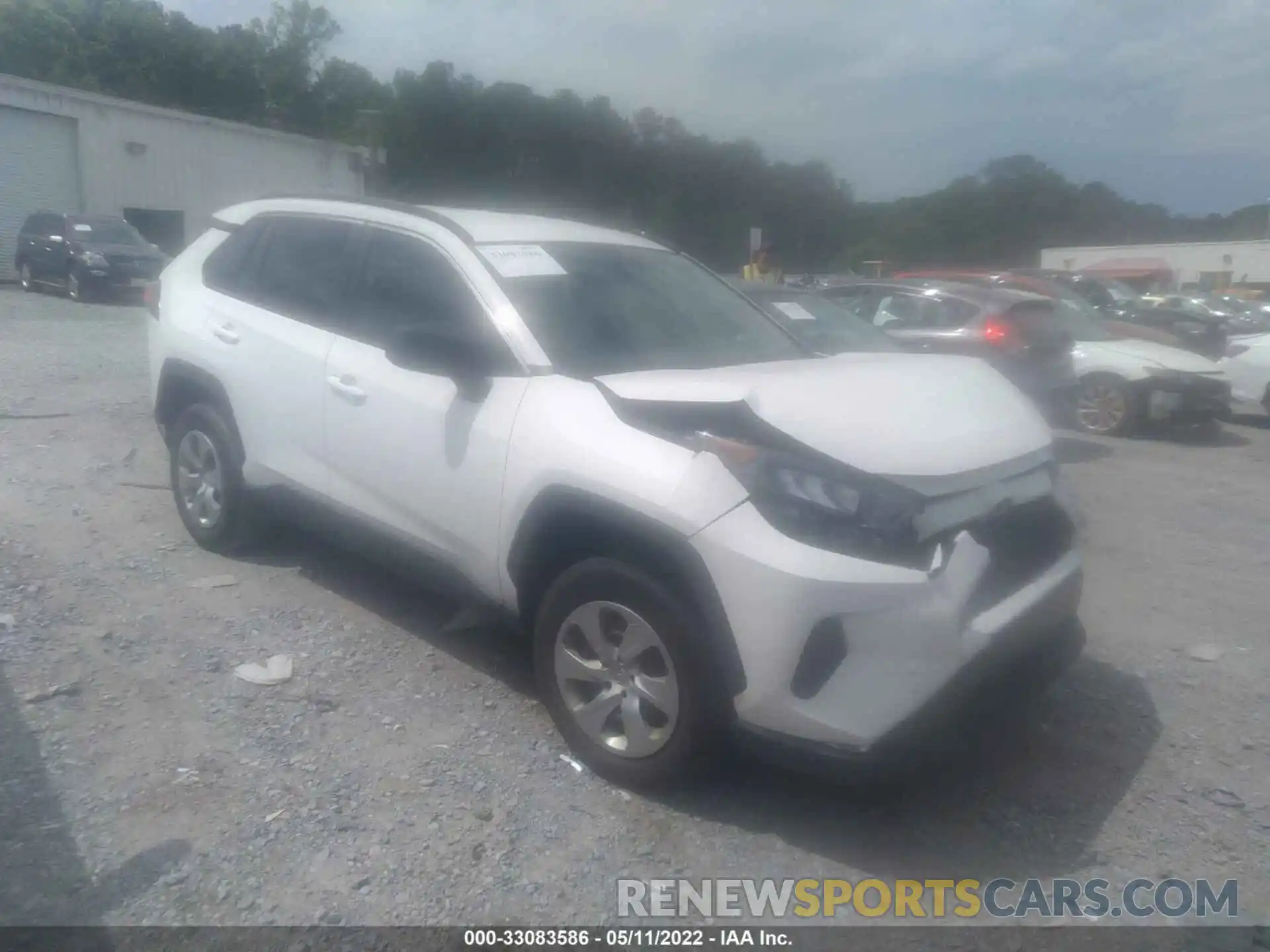 1 Photograph of a damaged car 2T3H1RFV6KW047068 TOYOTA RAV4 2019