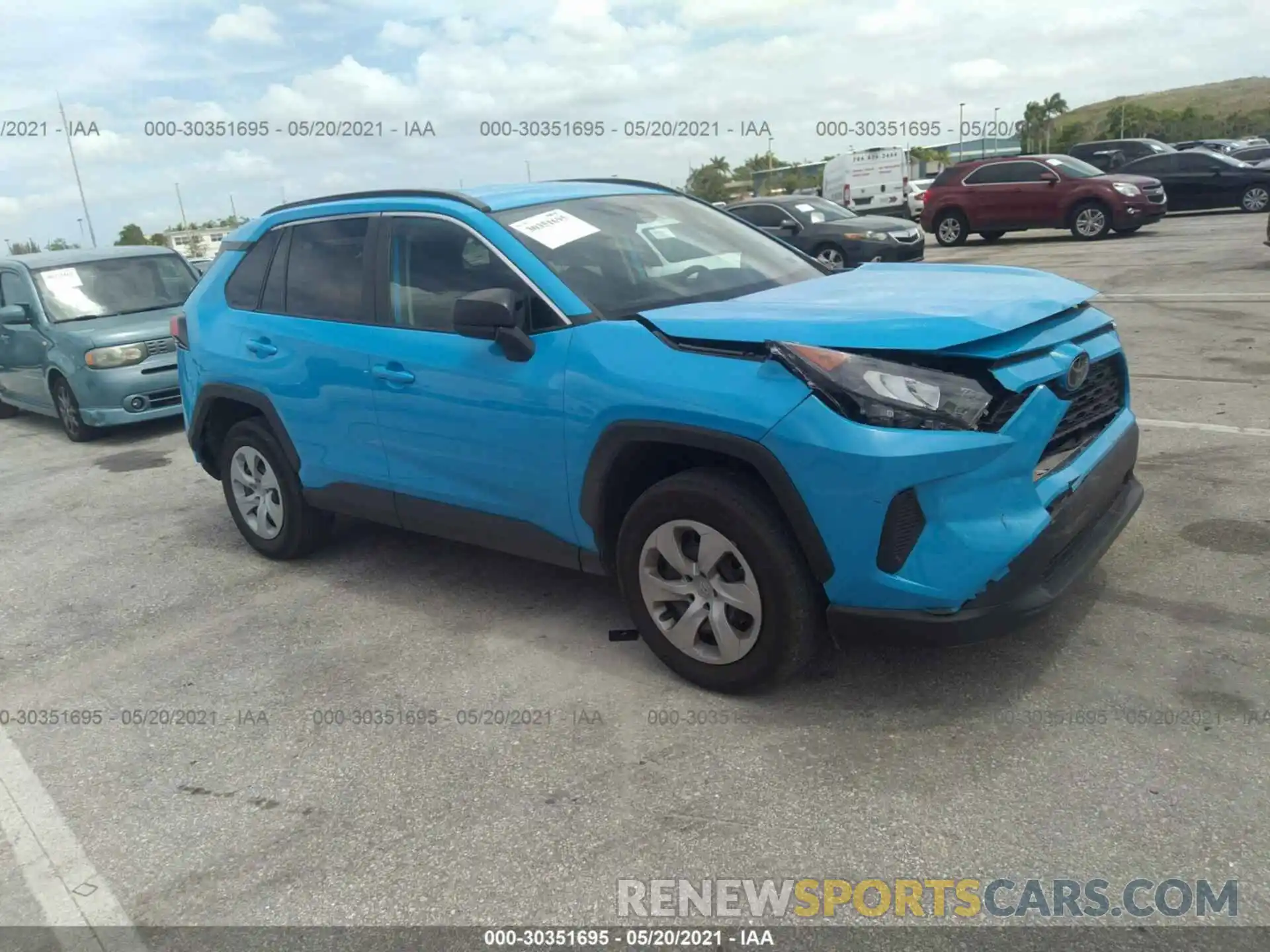 1 Photograph of a damaged car 2T3H1RFV6KW048687 TOYOTA RAV4 2019