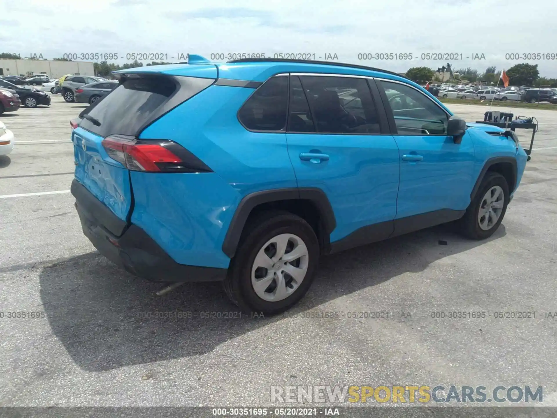 4 Photograph of a damaged car 2T3H1RFV6KW048687 TOYOTA RAV4 2019