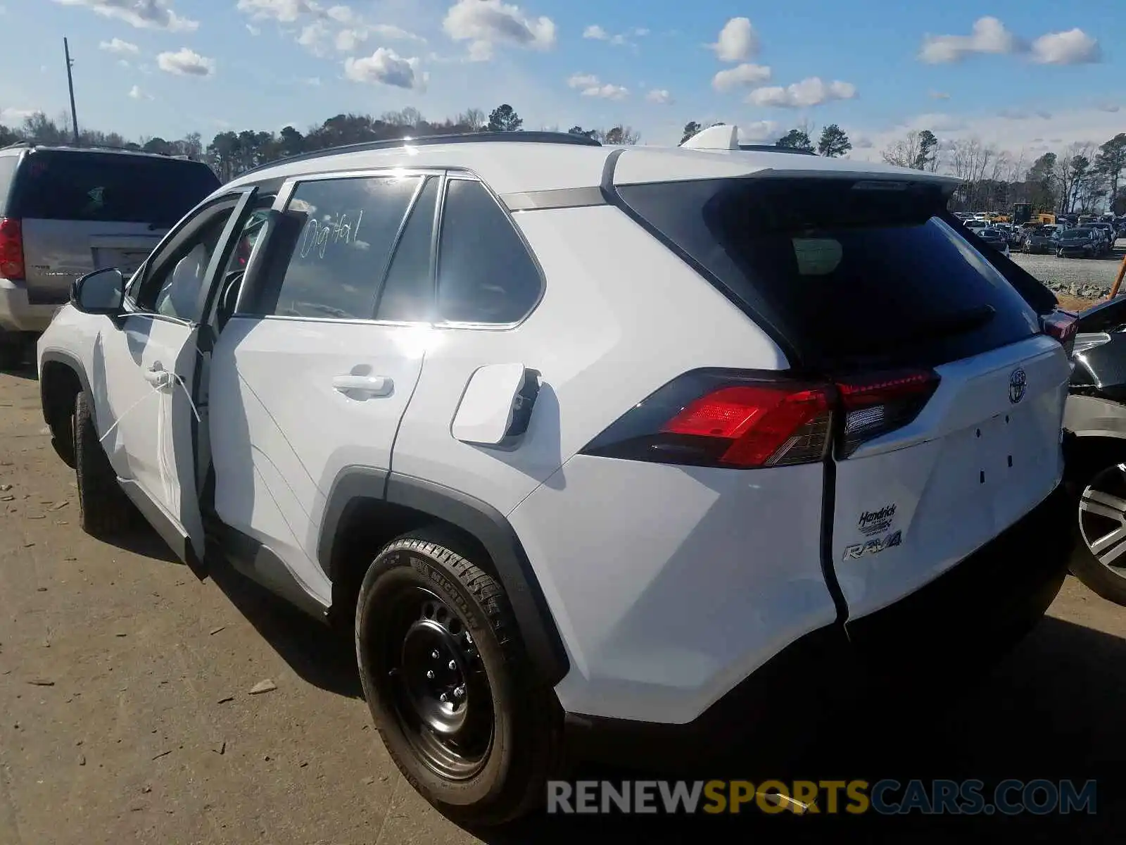 3 Photograph of a damaged car 2T3H1RFV6KW051282 TOYOTA RAV4 2019