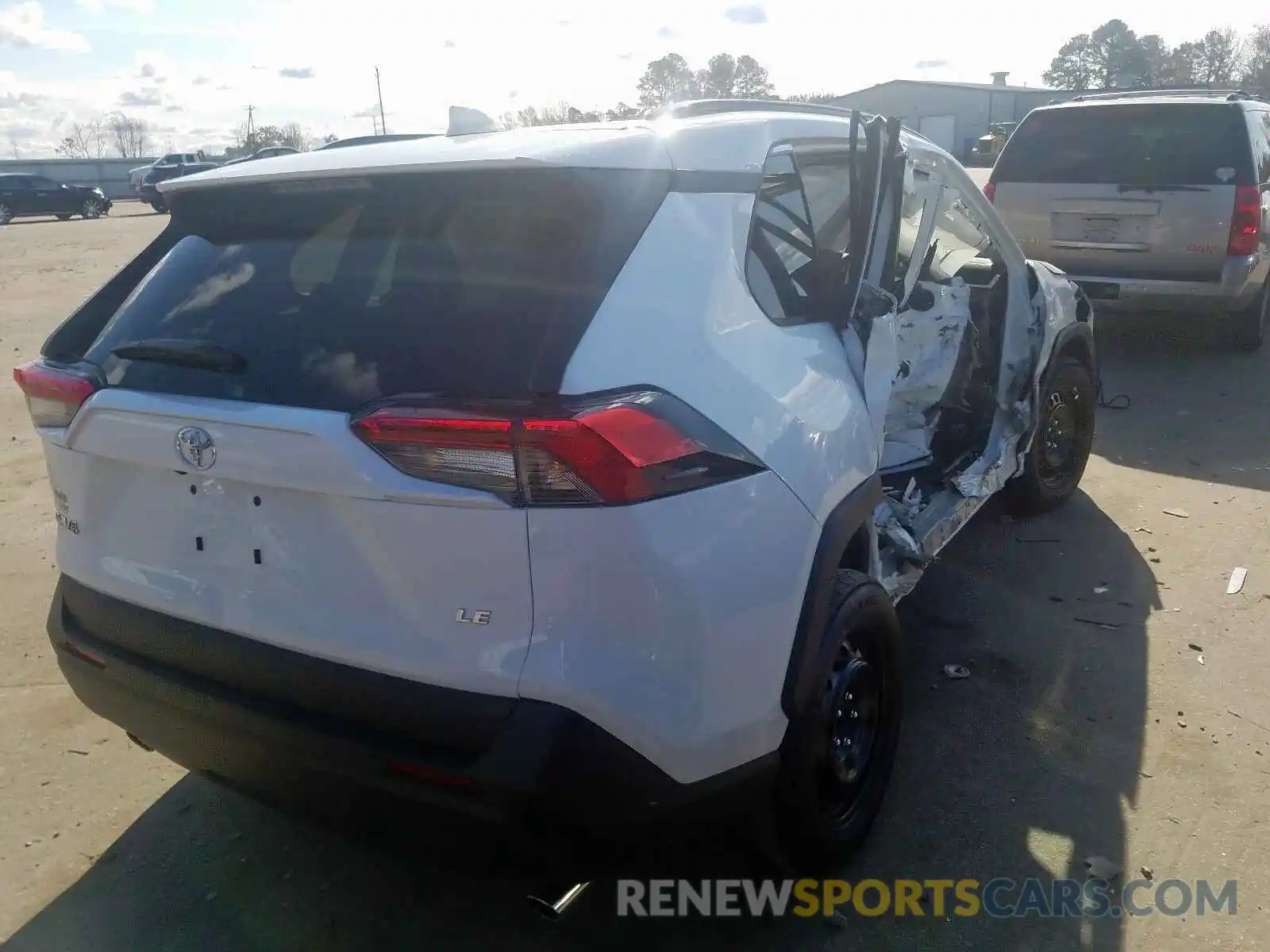 4 Photograph of a damaged car 2T3H1RFV6KW051282 TOYOTA RAV4 2019