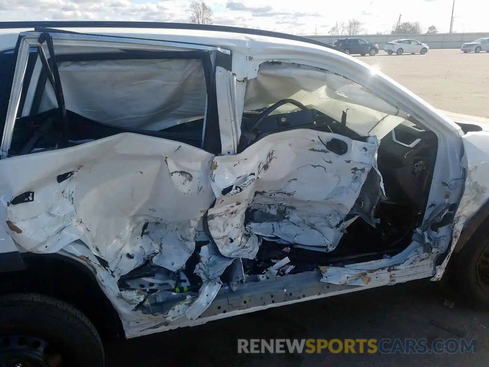 9 Photograph of a damaged car 2T3H1RFV6KW051282 TOYOTA RAV4 2019