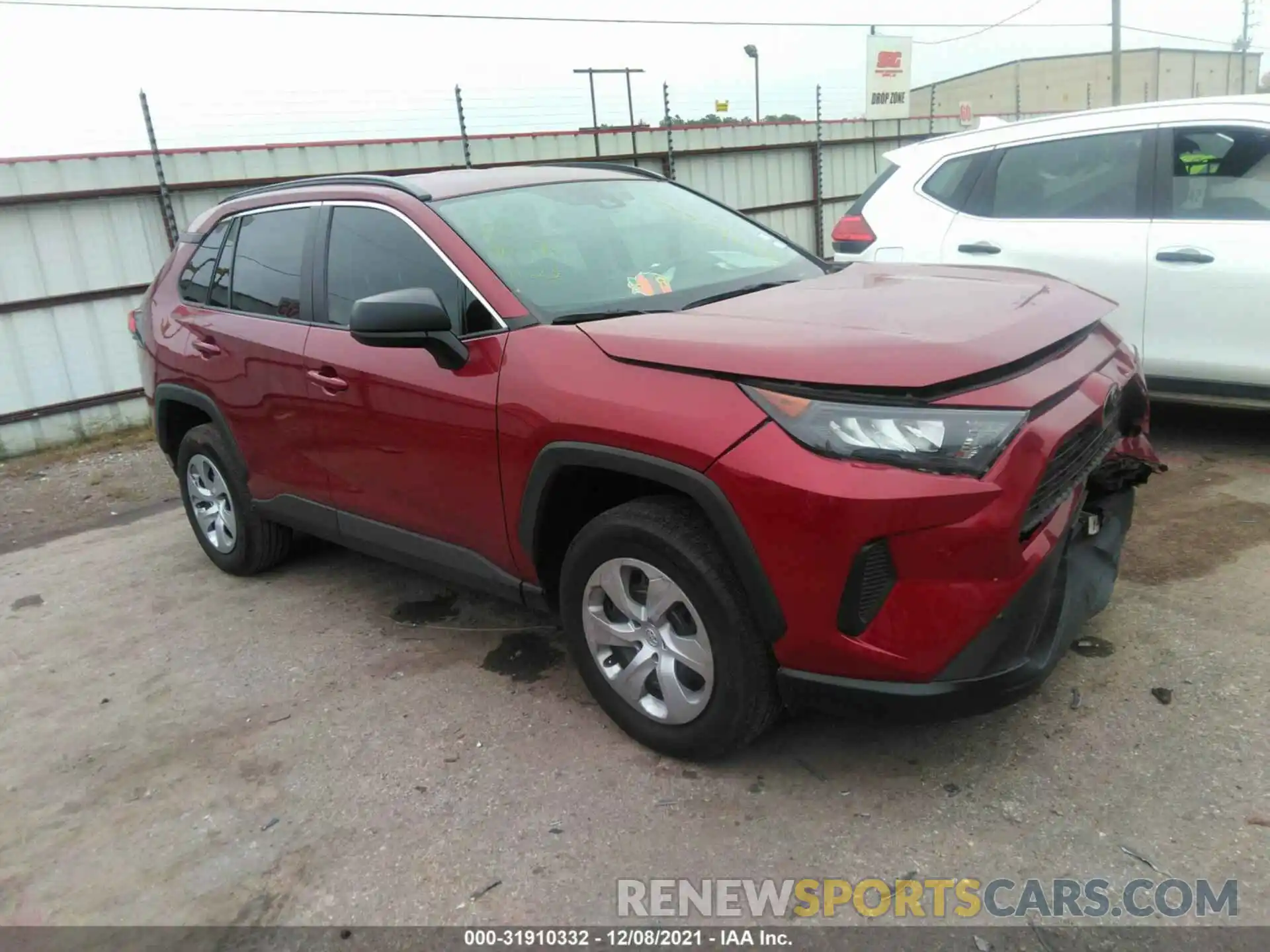 1 Photograph of a damaged car 2T3H1RFV6KW056742 TOYOTA RAV4 2019