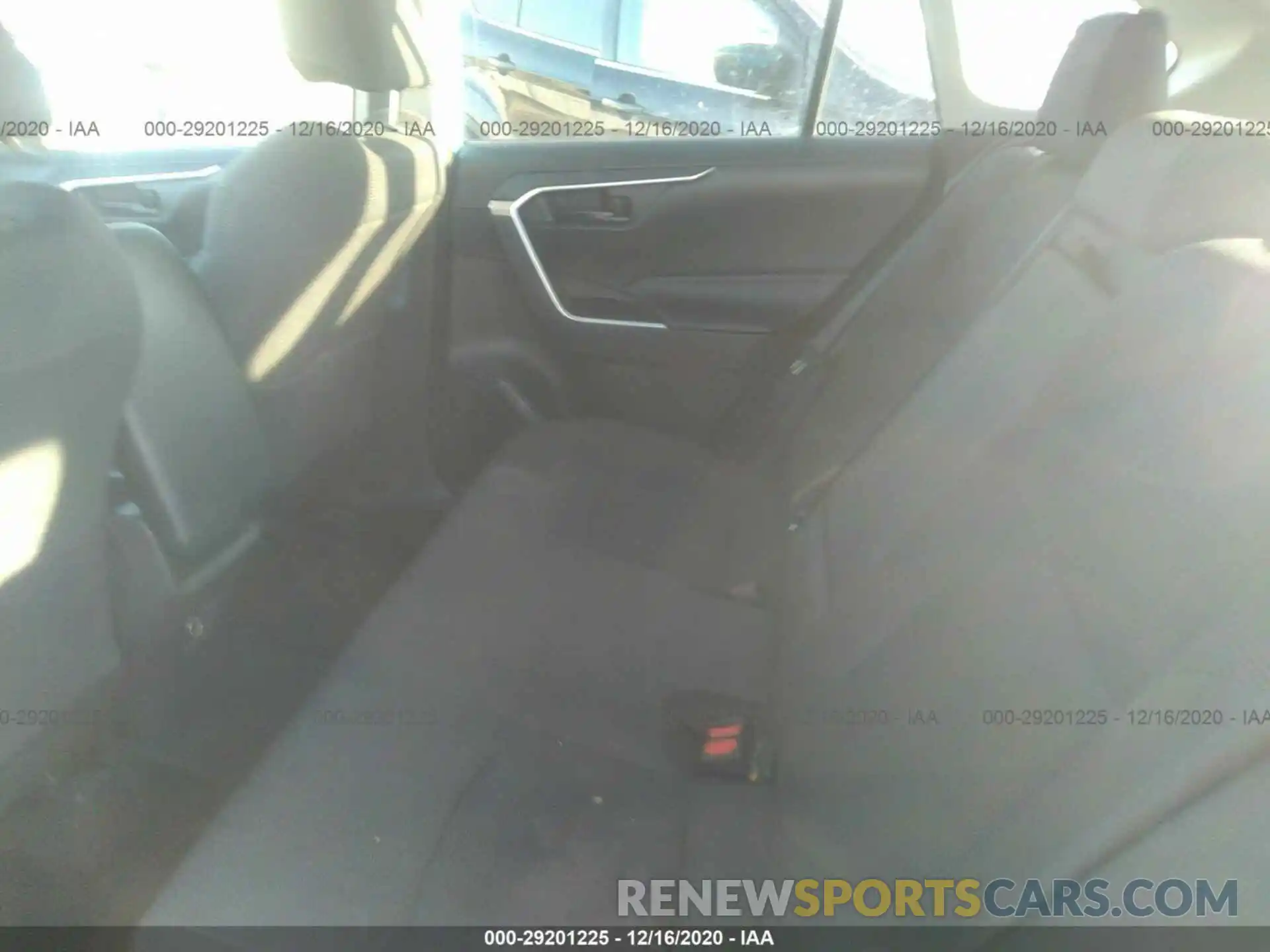 8 Photograph of a damaged car 2T3H1RFV7KC005526 TOYOTA RAV4 2019