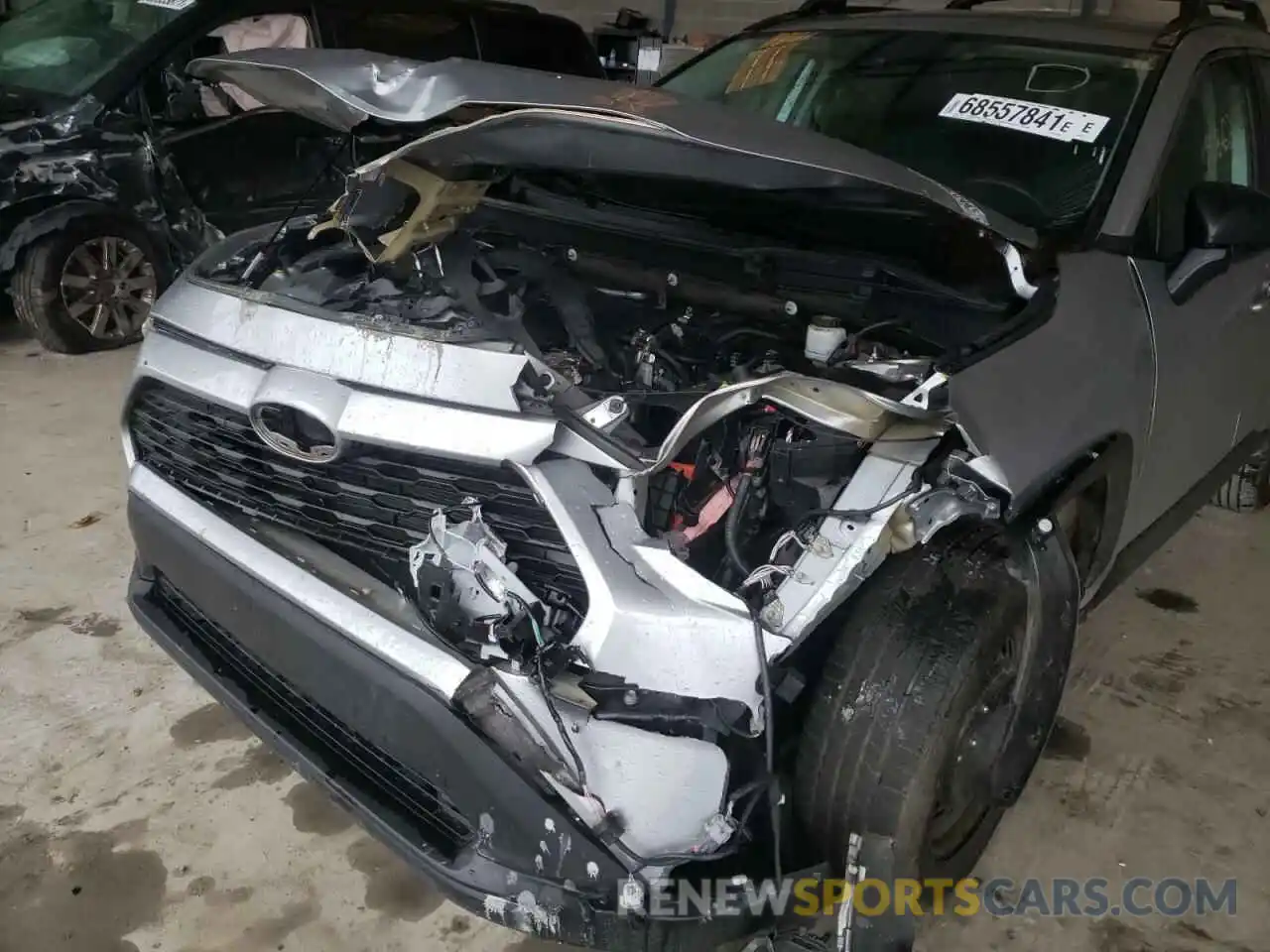 9 Photograph of a damaged car 2T3H1RFV7KC007485 TOYOTA RAV4 2019