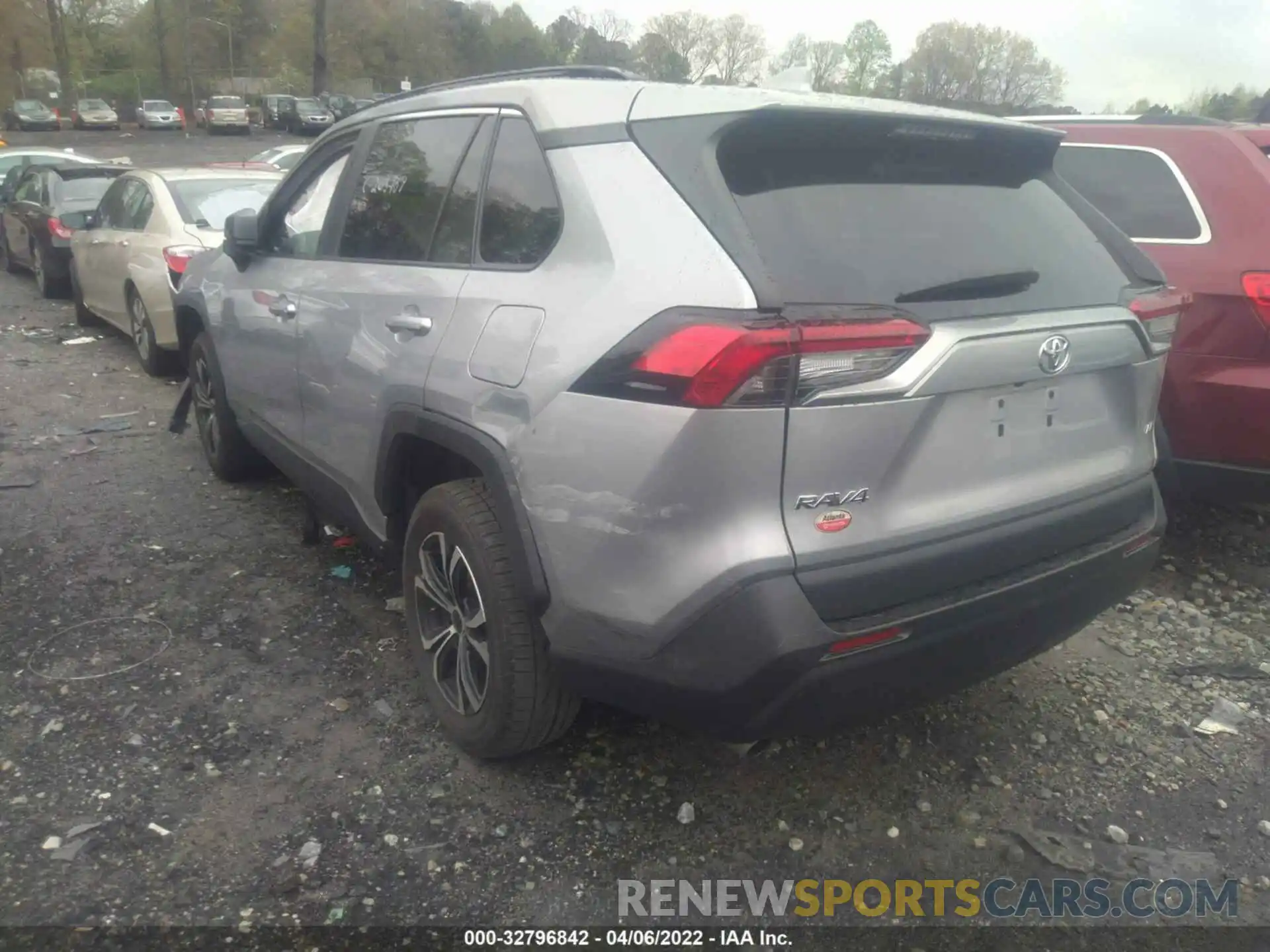 3 Photograph of a damaged car 2T3H1RFV7KC007521 TOYOTA RAV4 2019