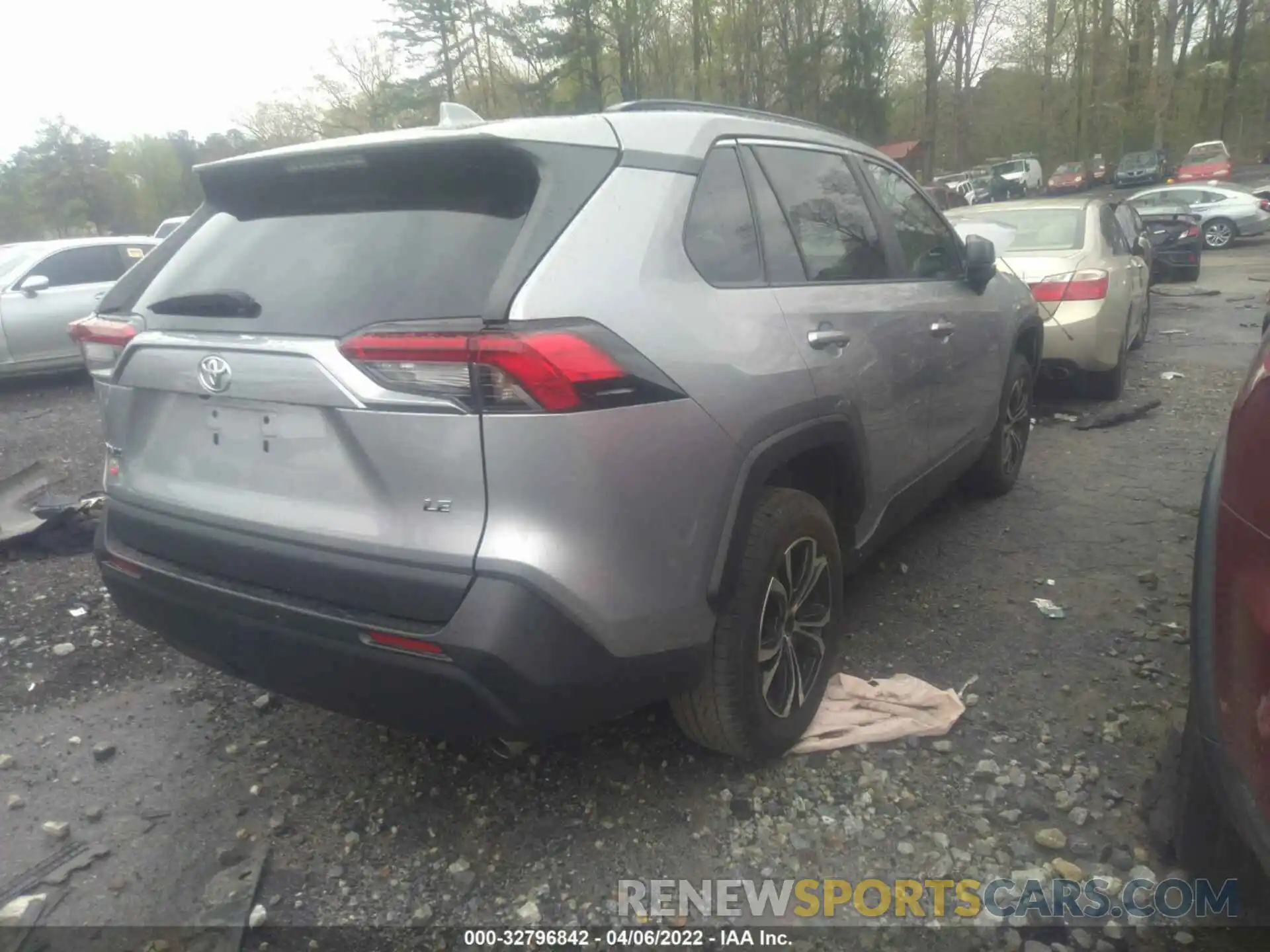 4 Photograph of a damaged car 2T3H1RFV7KC007521 TOYOTA RAV4 2019