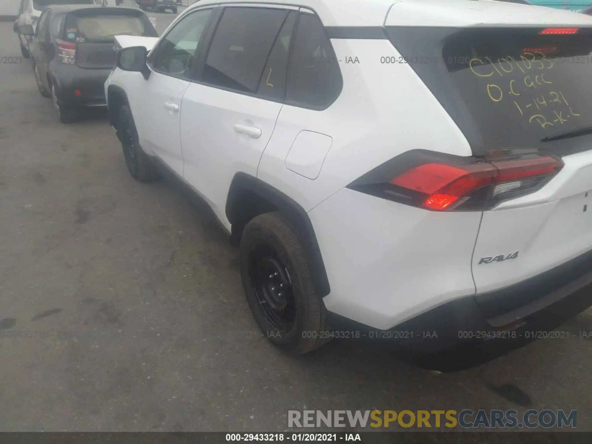 3 Фотография поврежденного автомобиля 2T3H1RFV7KC021354 TOYOTA RAV4 2019