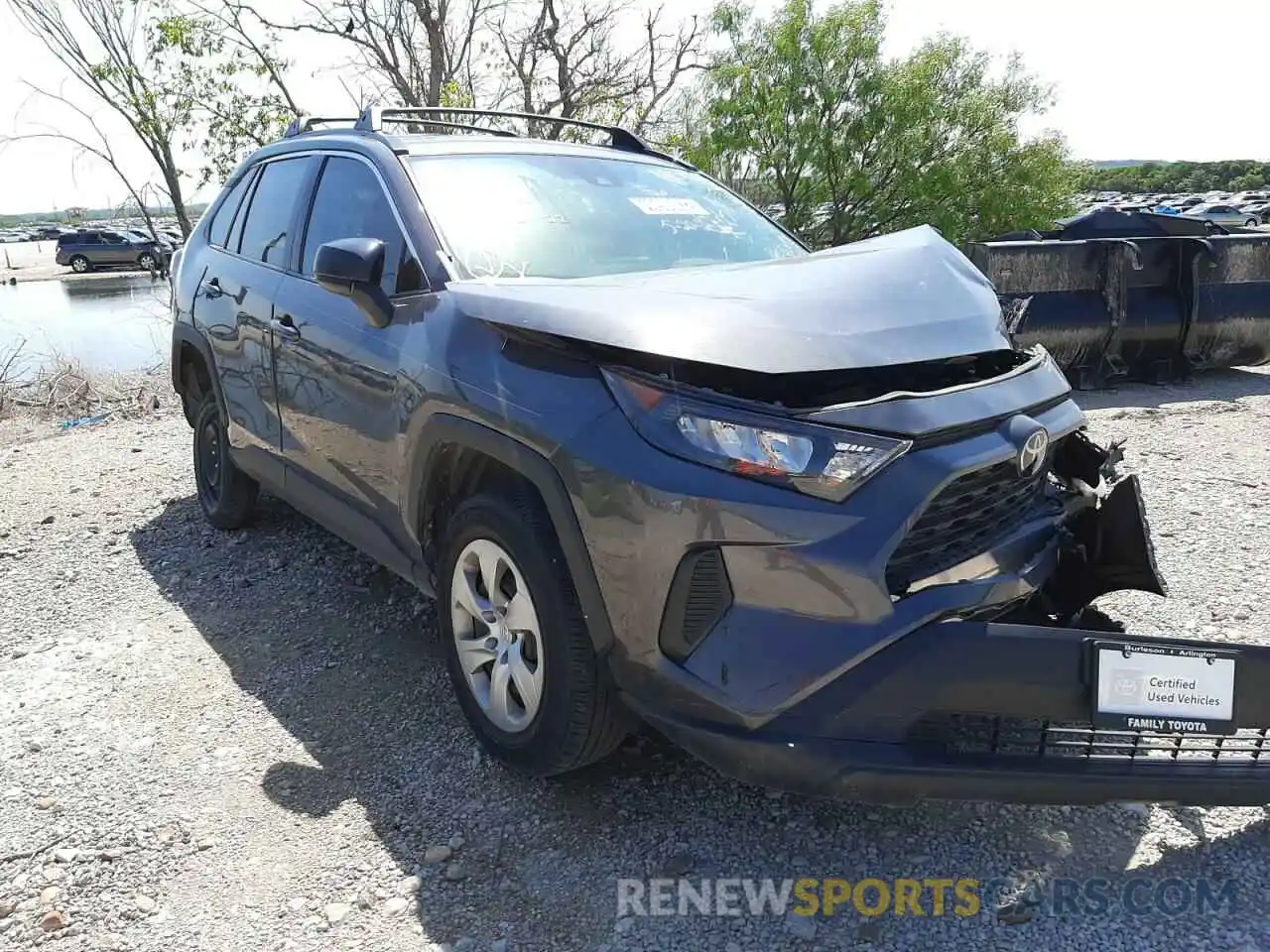 1 Photograph of a damaged car 2T3H1RFV7KW004262 TOYOTA RAV4 2019