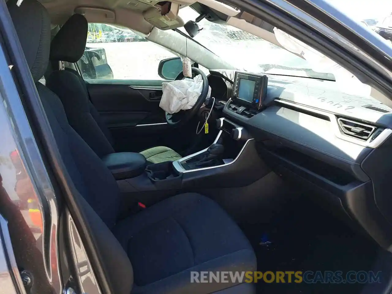 5 Photograph of a damaged car 2T3H1RFV7KW004262 TOYOTA RAV4 2019