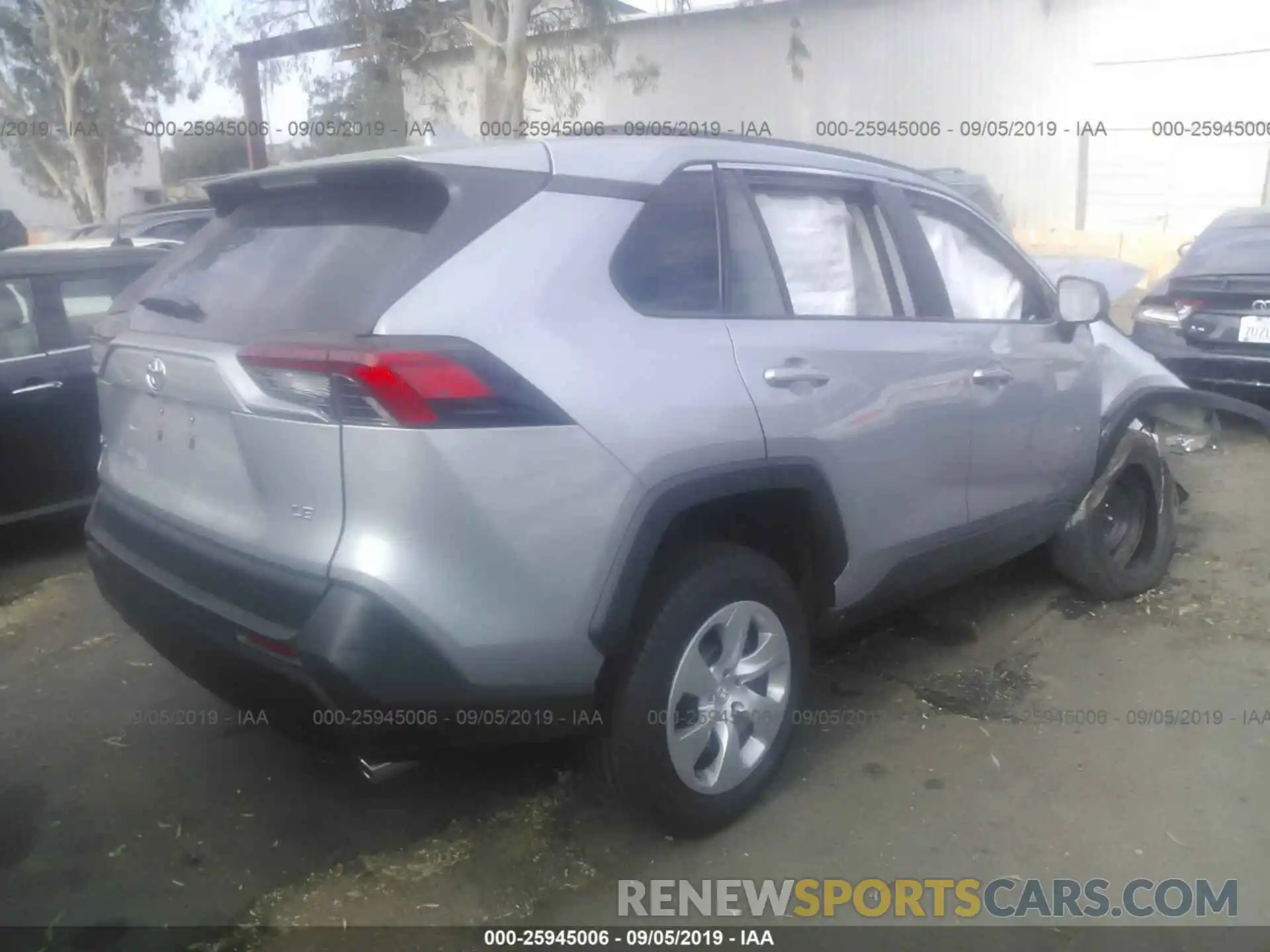 4 Photograph of a damaged car 2T3H1RFV7KW005749 TOYOTA RAV4 2019