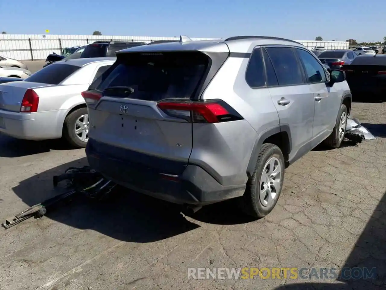 4 Photograph of a damaged car 2T3H1RFV7KW012782 TOYOTA RAV4 2019