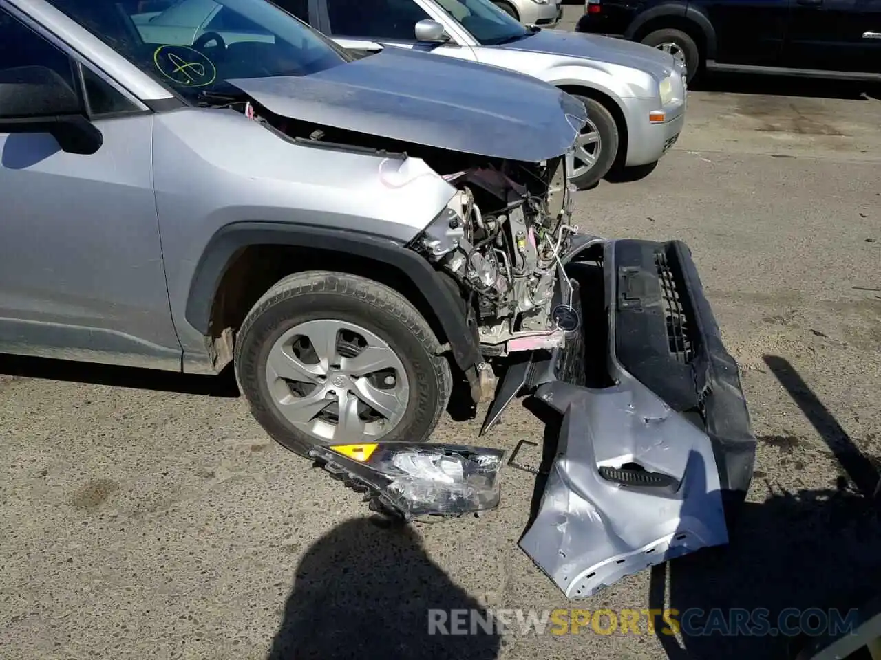 9 Photograph of a damaged car 2T3H1RFV7KW012782 TOYOTA RAV4 2019