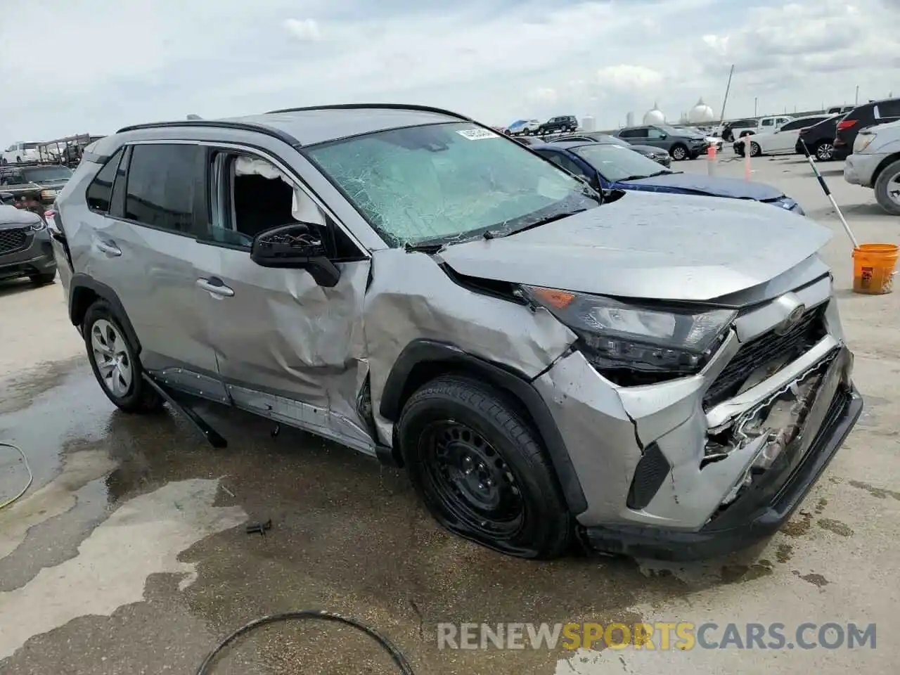 4 Photograph of a damaged car 2T3H1RFV7KW016119 TOYOTA RAV4 2019