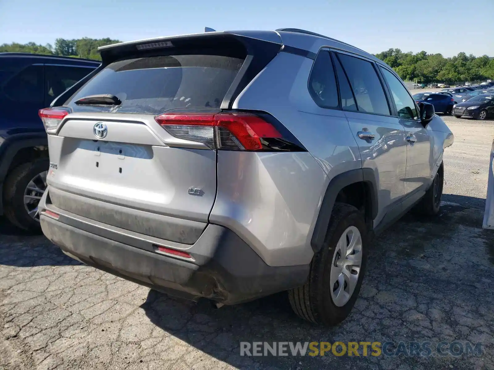 4 Photograph of a damaged car 2T3H1RFV7KW019733 TOYOTA RAV4 2019