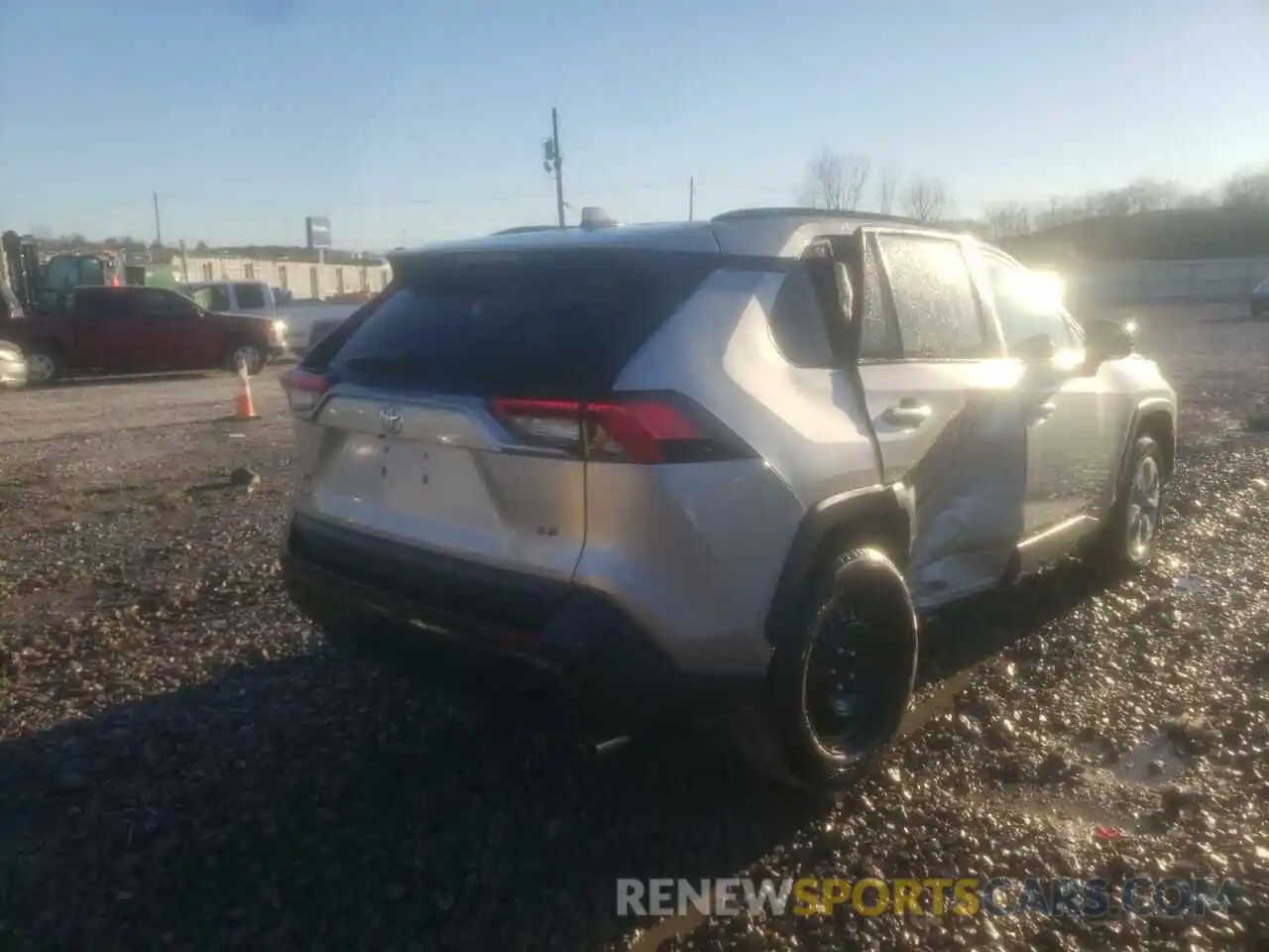 4 Photograph of a damaged car 2T3H1RFV7KW025581 TOYOTA RAV4 2019