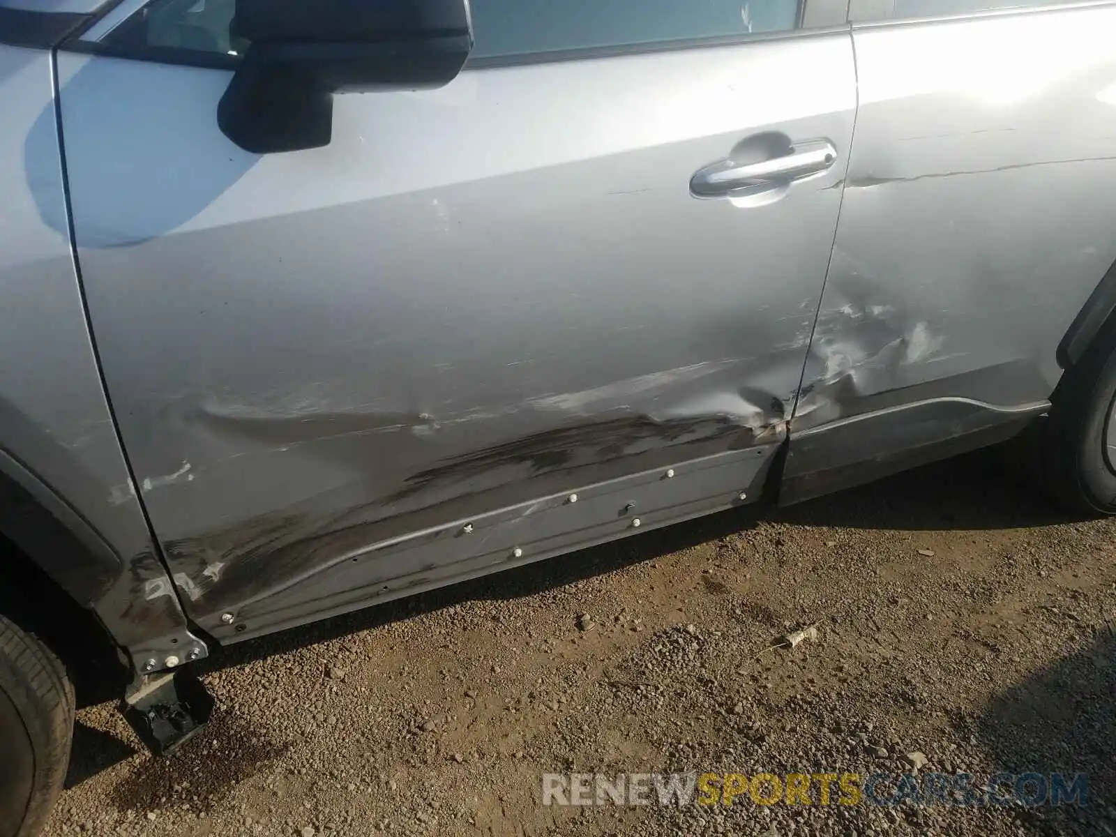 9 Photograph of a damaged car 2T3H1RFV7KW032384 TOYOTA RAV4 2019