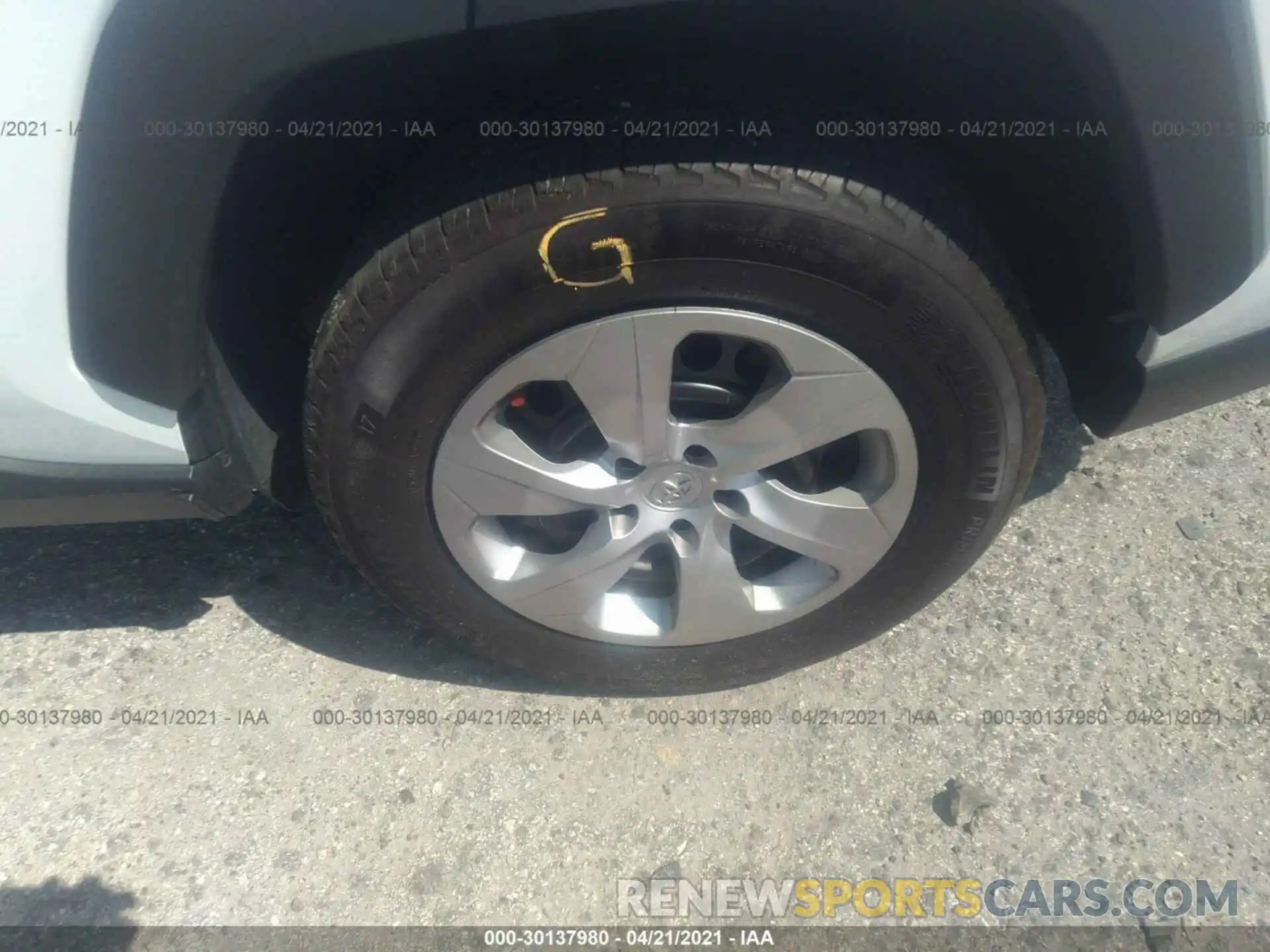 13 Photograph of a damaged car 2T3H1RFV7KW032675 TOYOTA RAV4 2019