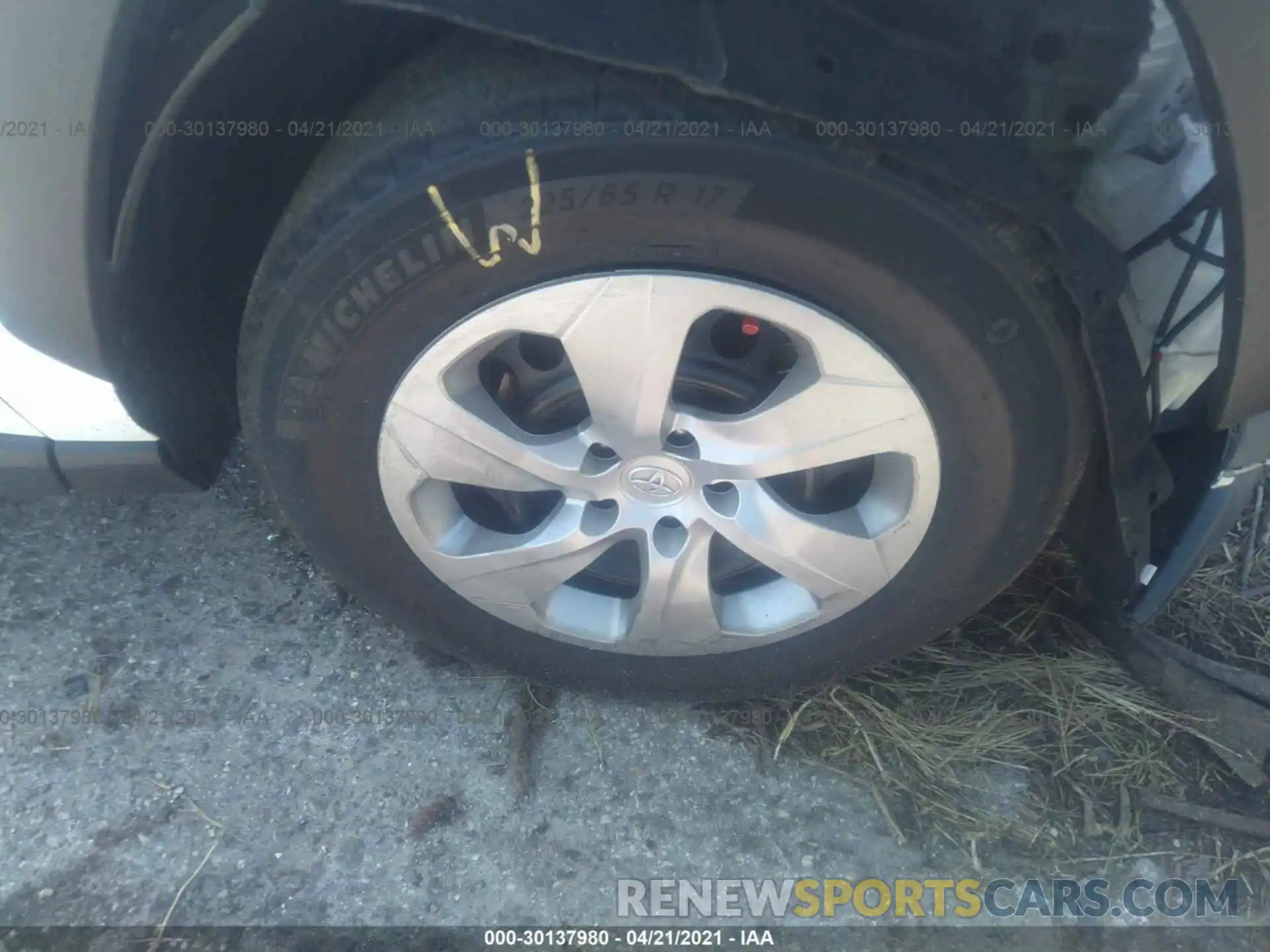 14 Photograph of a damaged car 2T3H1RFV7KW032675 TOYOTA RAV4 2019