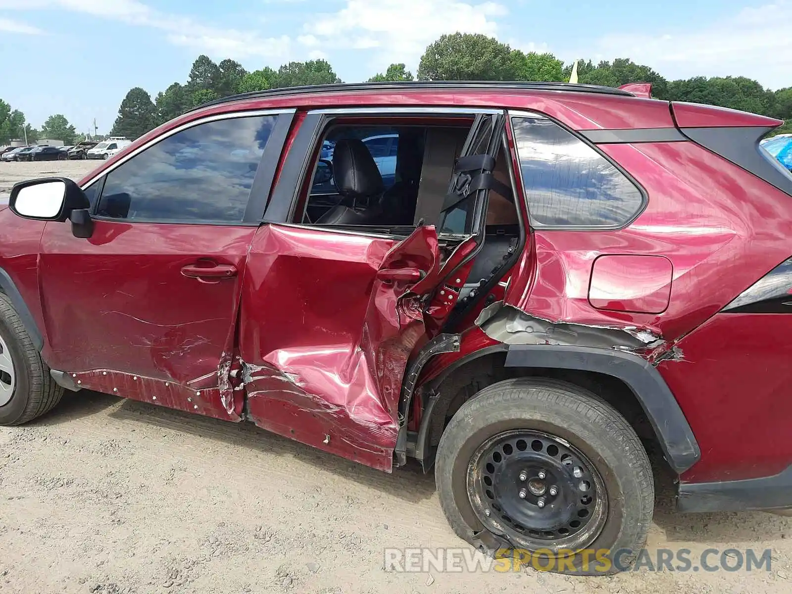 9 Photograph of a damaged car 2T3H1RFV7KW034815 TOYOTA RAV4 2019