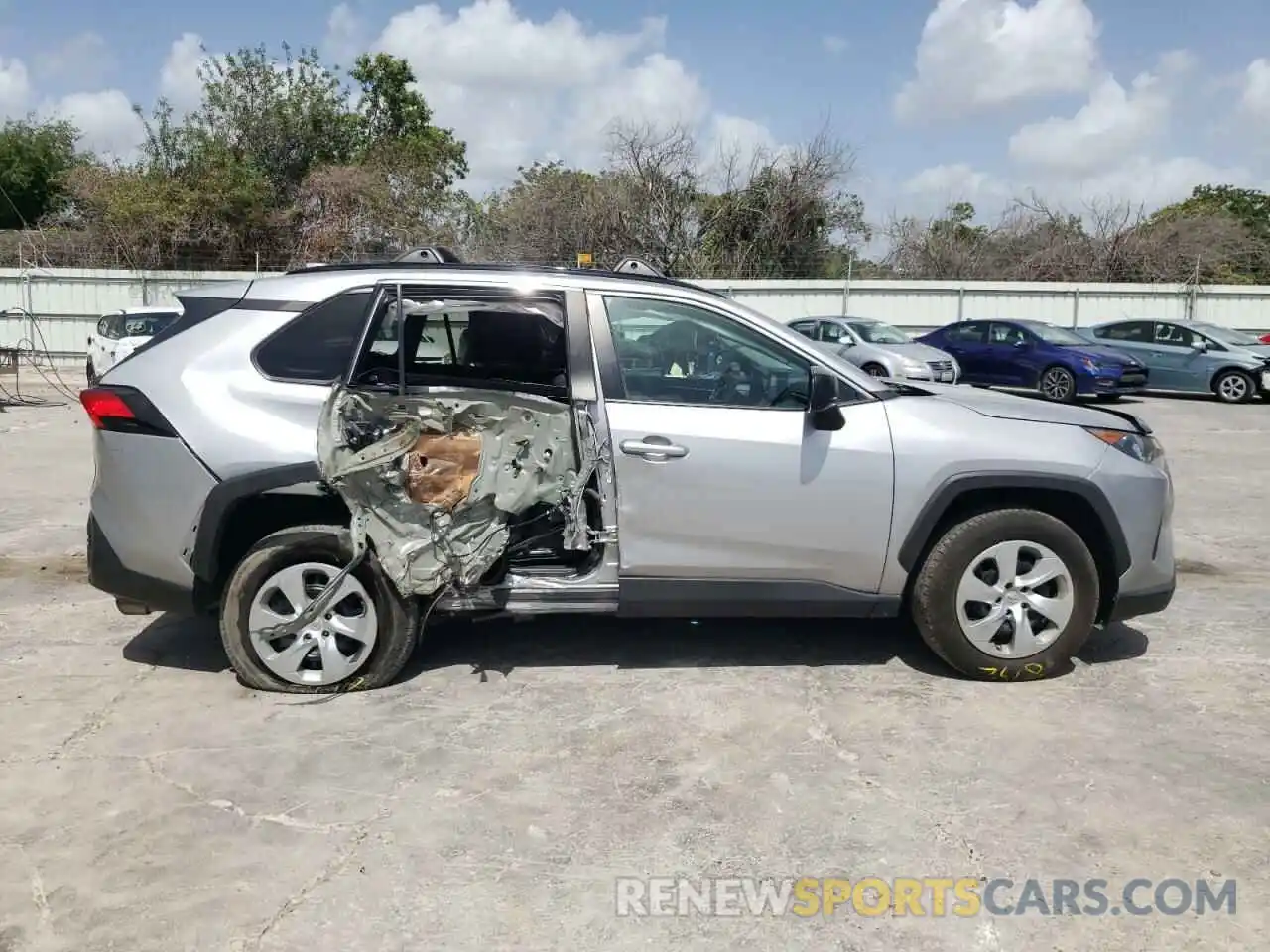 9 Photograph of a damaged car 2T3H1RFV7KW036371 TOYOTA RAV4 2019