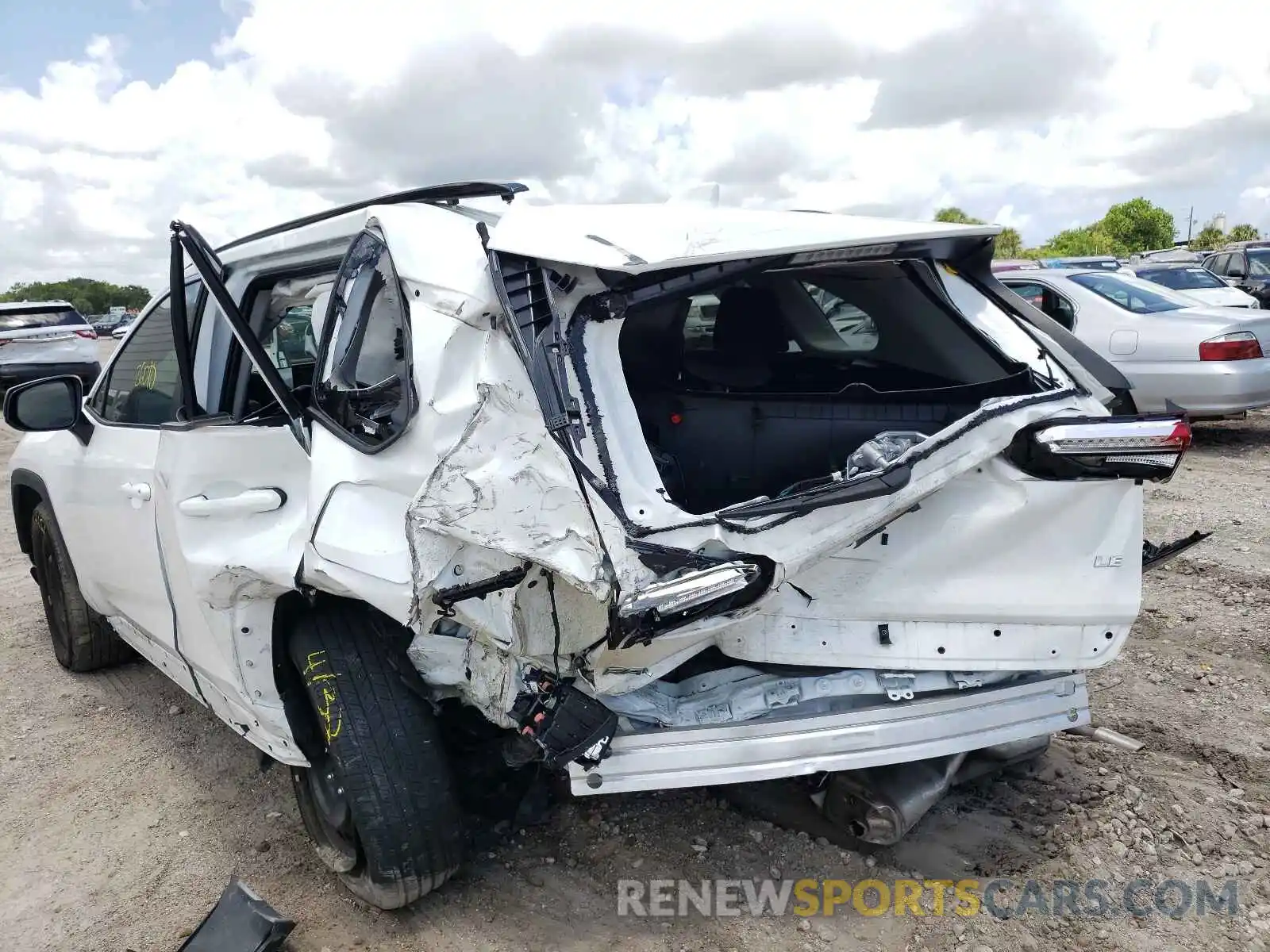 9 Photograph of a damaged car 2T3H1RFV7KW036628 TOYOTA RAV4 2019