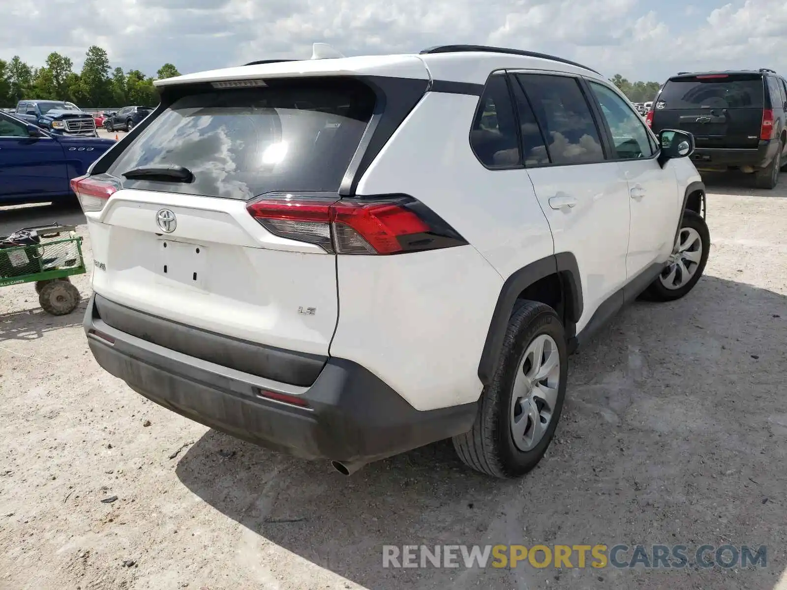 4 Photograph of a damaged car 2T3H1RFV7KW038167 TOYOTA RAV4 2019