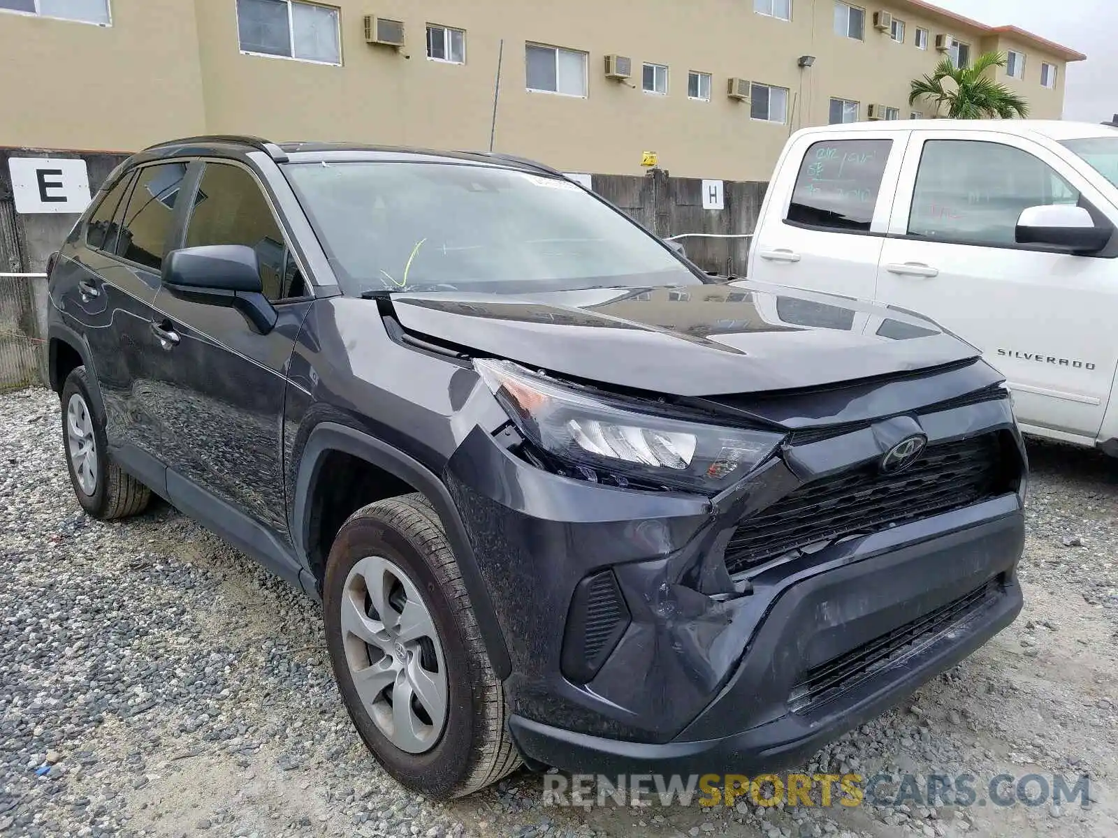 1 Photograph of a damaged car 2T3H1RFV7KW042476 TOYOTA RAV4 2019