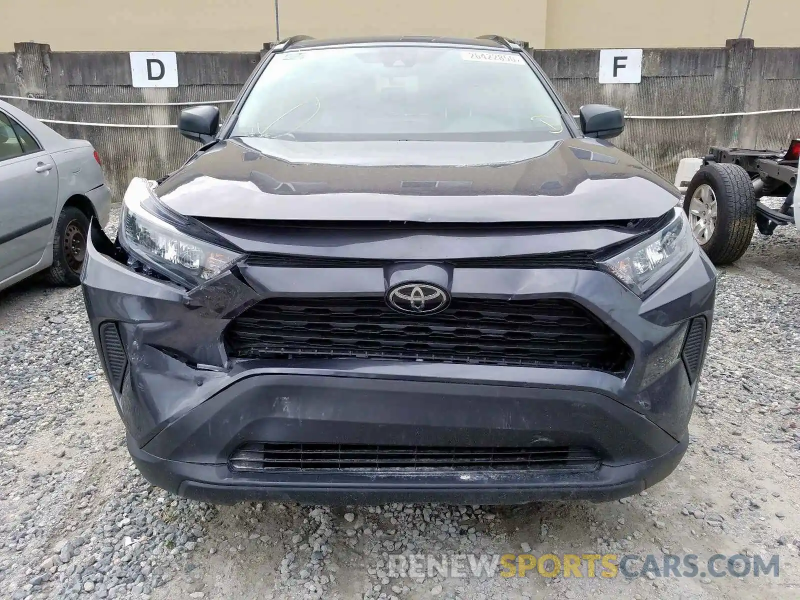 9 Photograph of a damaged car 2T3H1RFV7KW042476 TOYOTA RAV4 2019