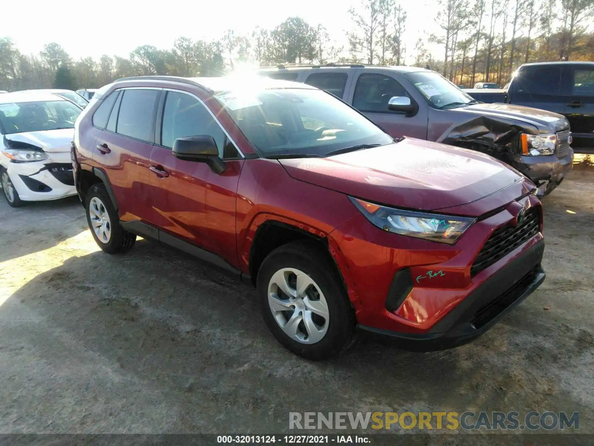 1 Photograph of a damaged car 2T3H1RFV7KW042543 TOYOTA RAV4 2019