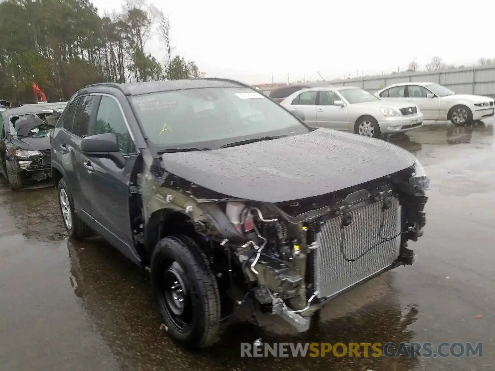 1 Photograph of a damaged car 2T3H1RFV7KW043627 TOYOTA RAV4 2019