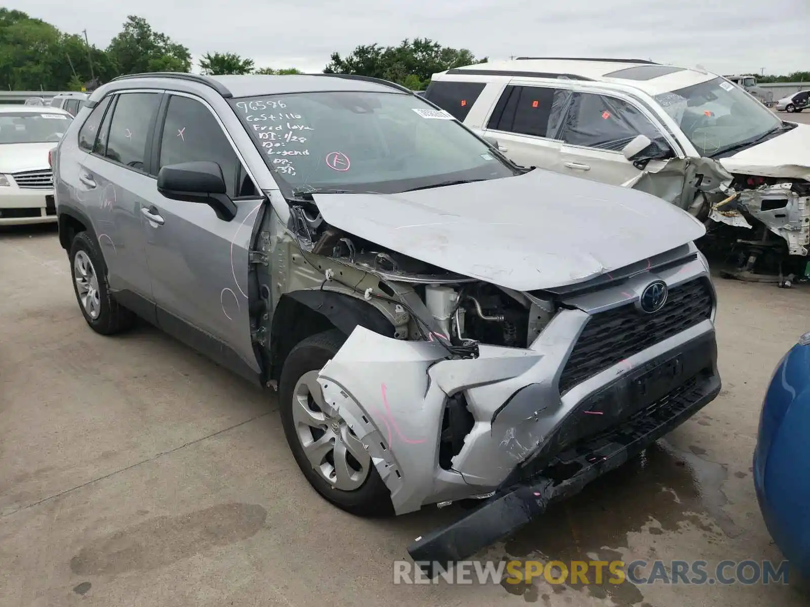 1 Photograph of a damaged car 2T3H1RFV7KW045104 TOYOTA RAV4 2019