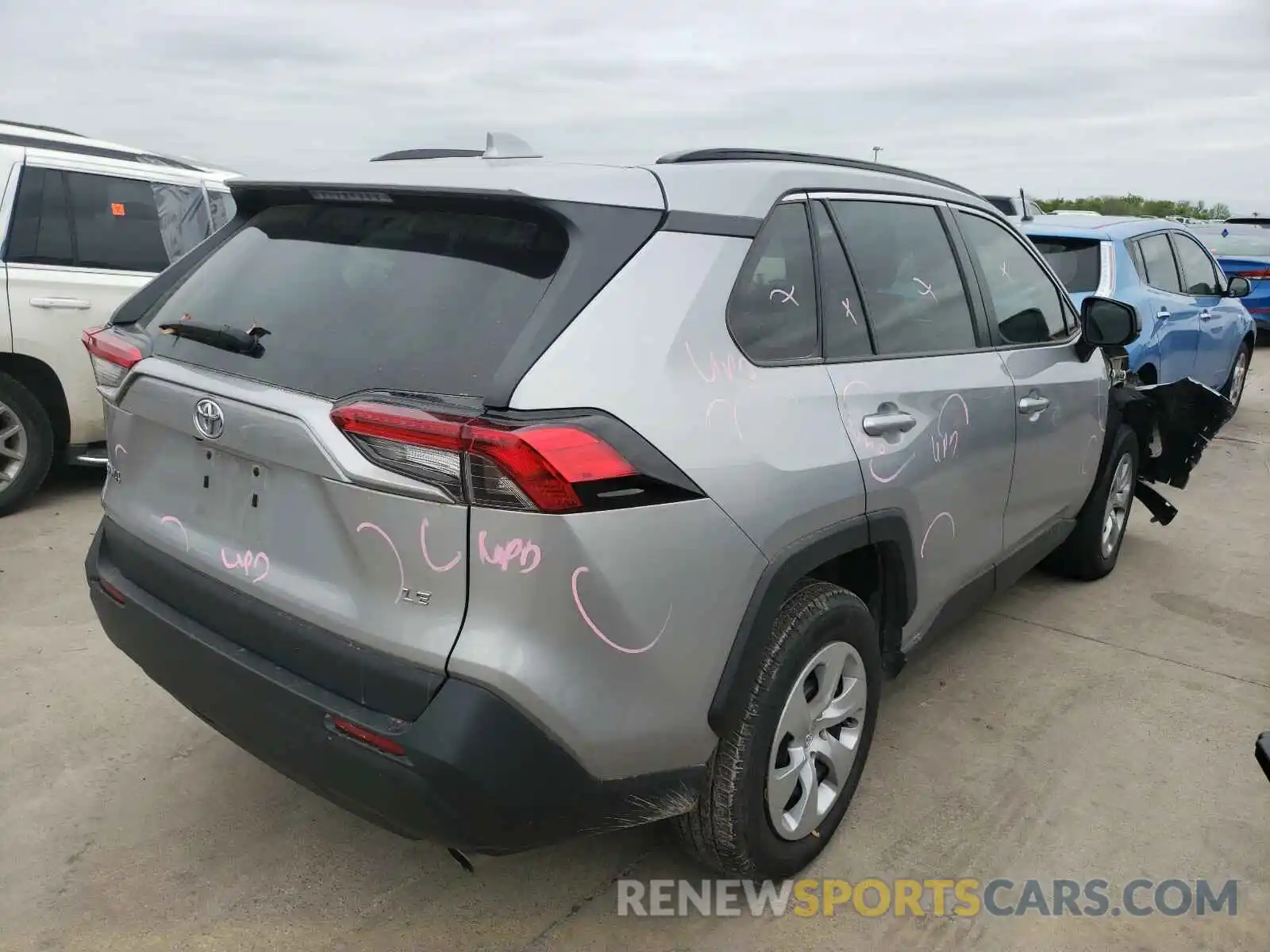 4 Photograph of a damaged car 2T3H1RFV7KW045104 TOYOTA RAV4 2019