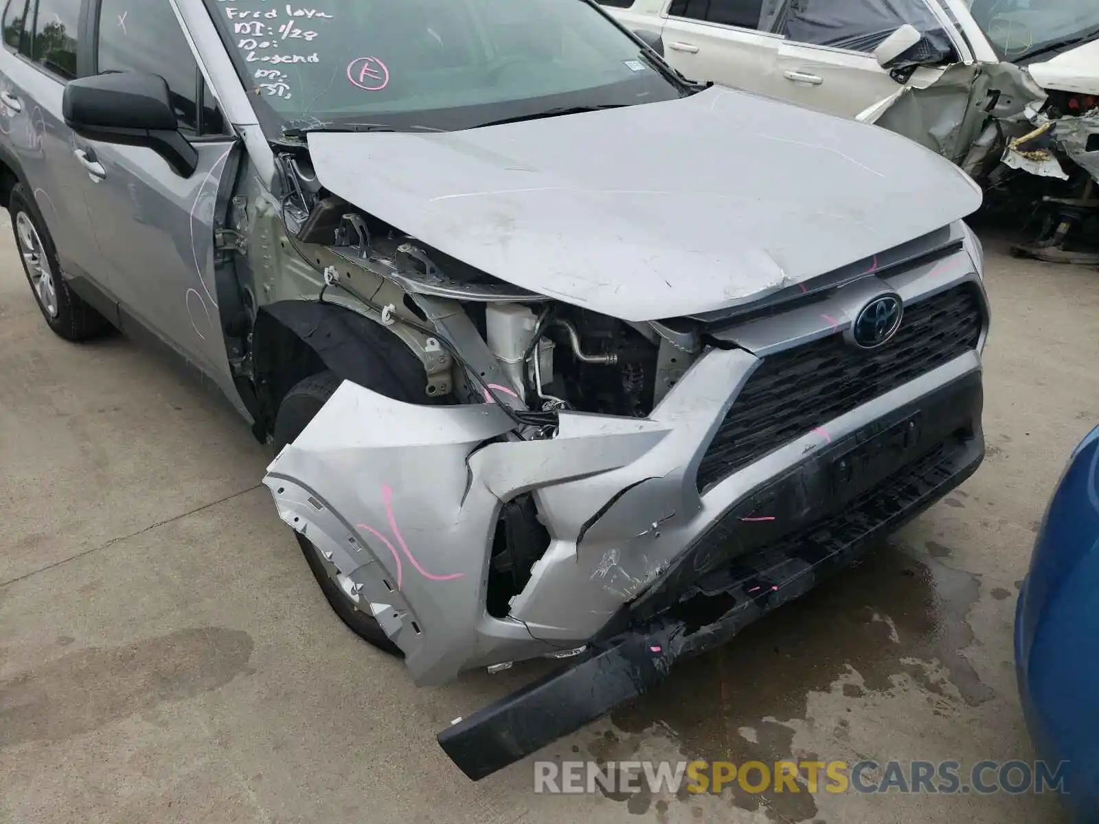 9 Photograph of a damaged car 2T3H1RFV7KW045104 TOYOTA RAV4 2019